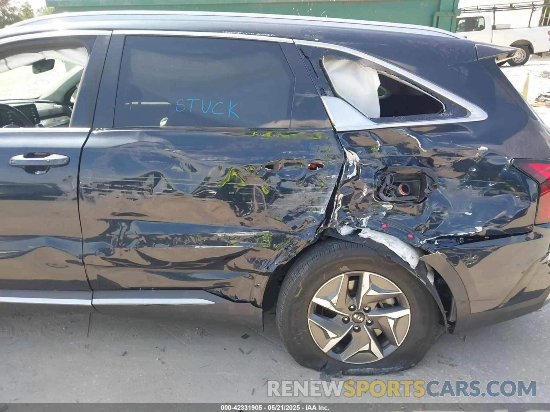 6 Photograph of a damaged car KNDRH4LG3M5024463 KIA SORENTO HYBRID 2021