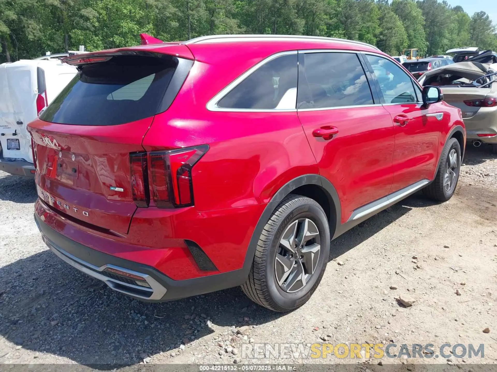 4 Photograph of a damaged car KNDRG4LG0N5113069 KIA SORENTO HYBRID 2022
