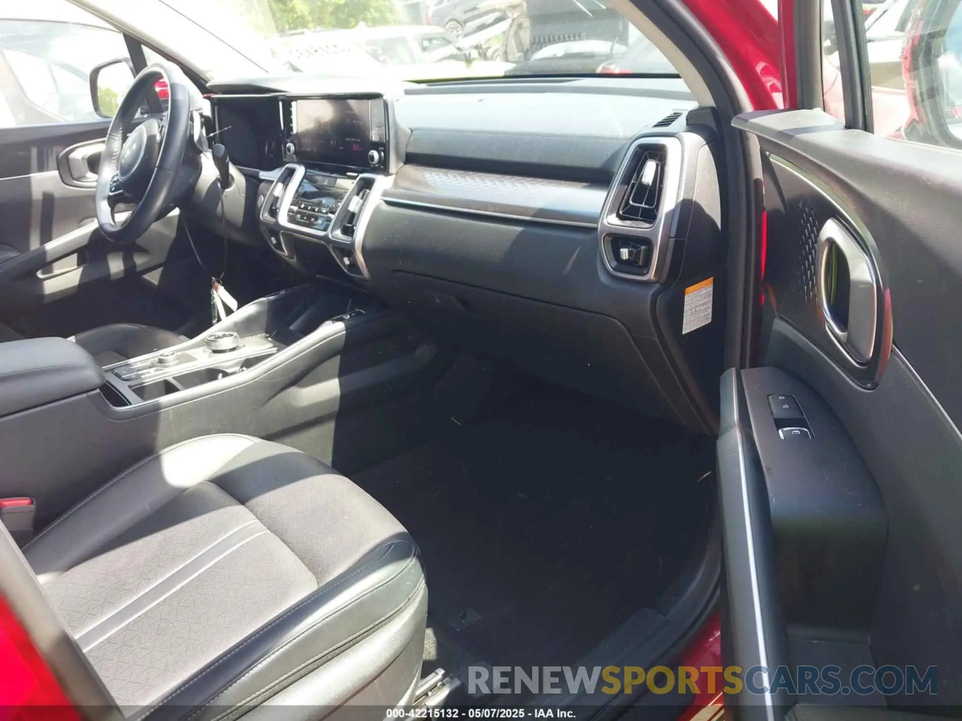 5 Photograph of a damaged car KNDRG4LG0N5113069 KIA SORENTO HYBRID 2022