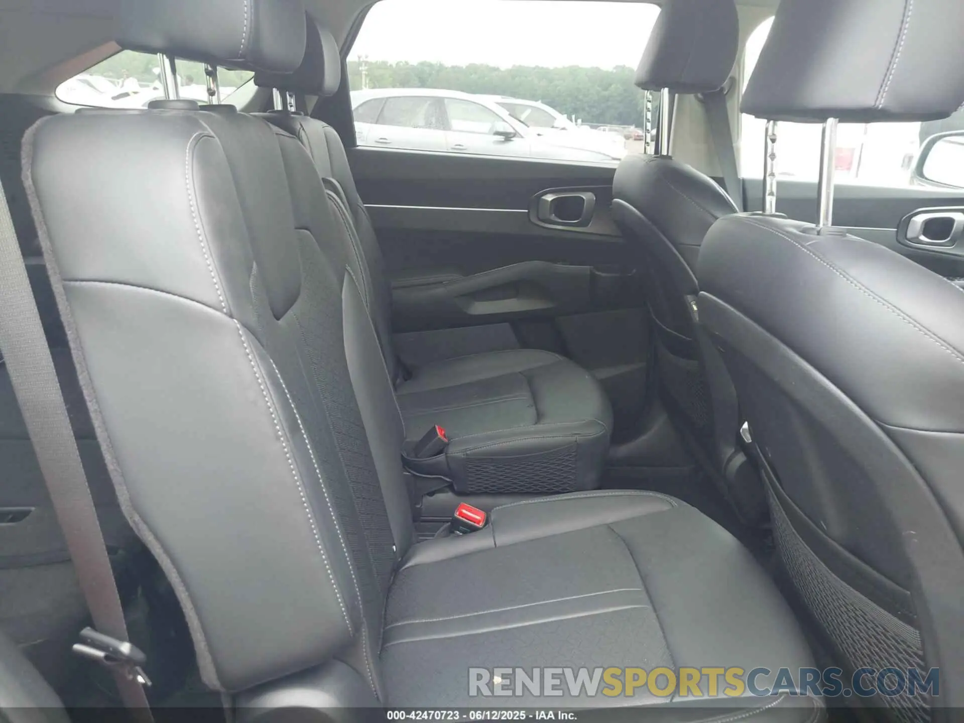 8 Photograph of a damaged car KNDRG4LG2N5092371 KIA SORENTO HYBRID 2022