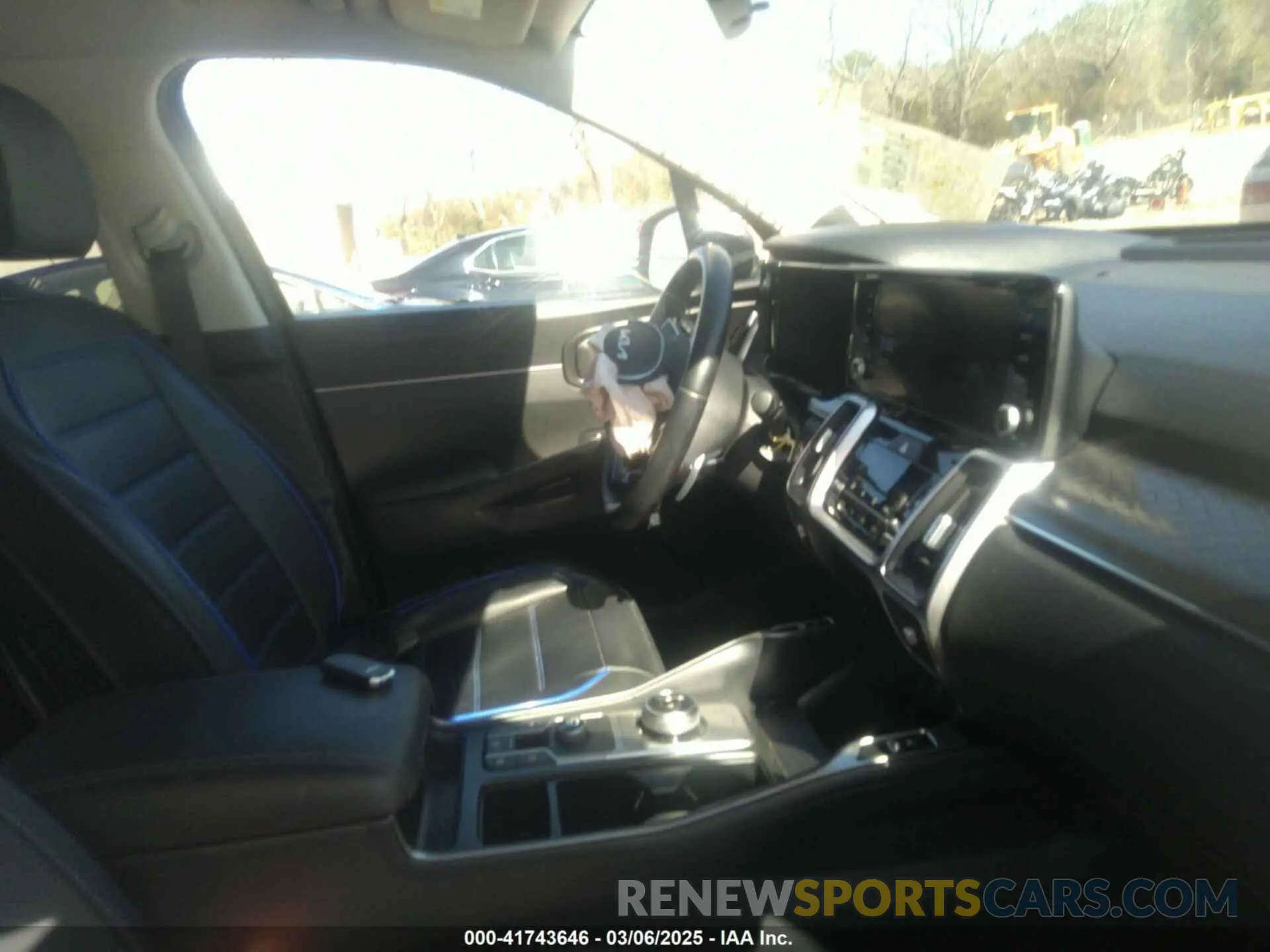 5 Photograph of a damaged car KNDRG4LG3N5120310 KIA SORENTO HYBRID 2022