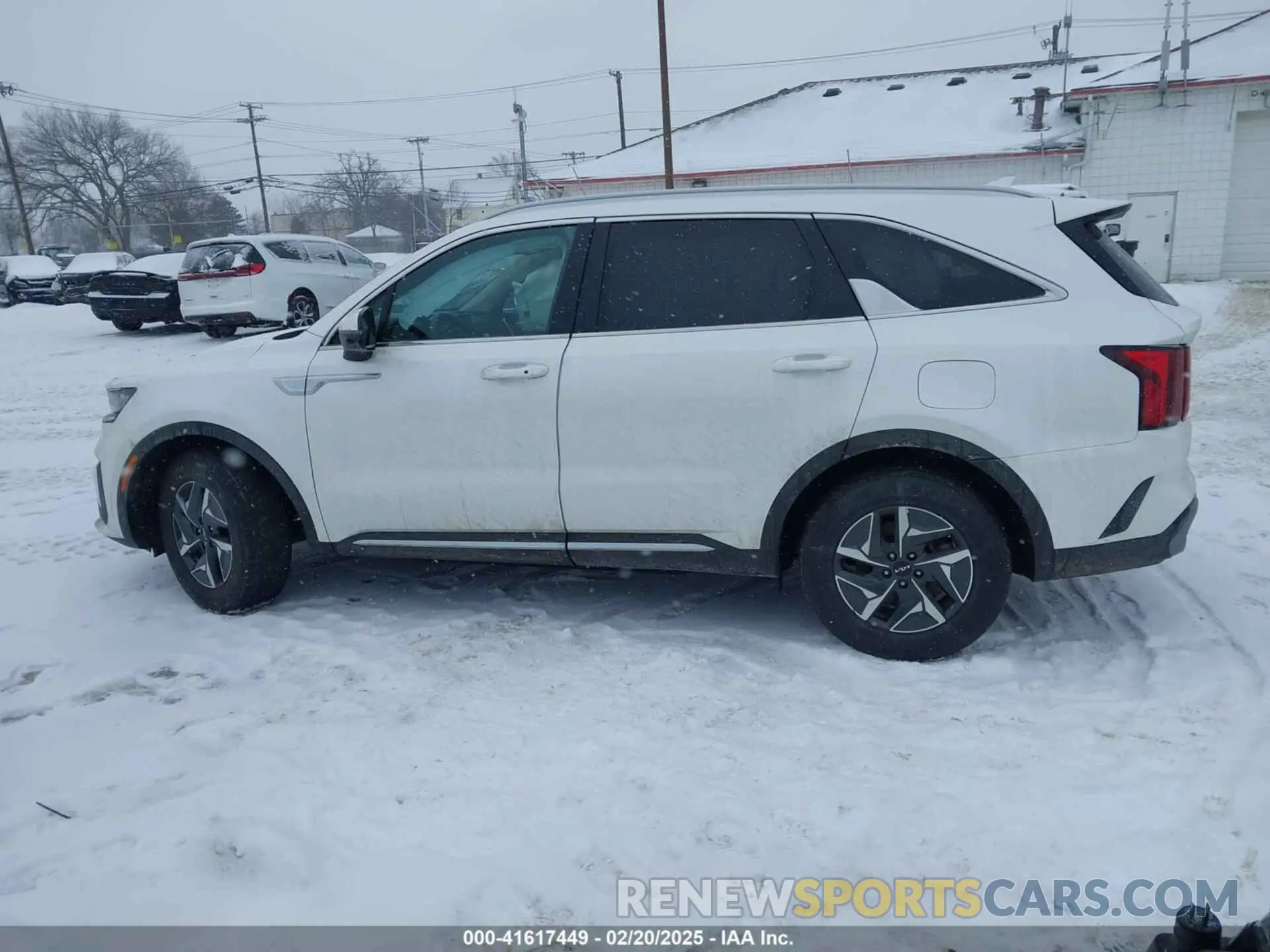 14 Photograph of a damaged car KNDRG4LG4N5102155 KIA SORENTO HYBRID 2022