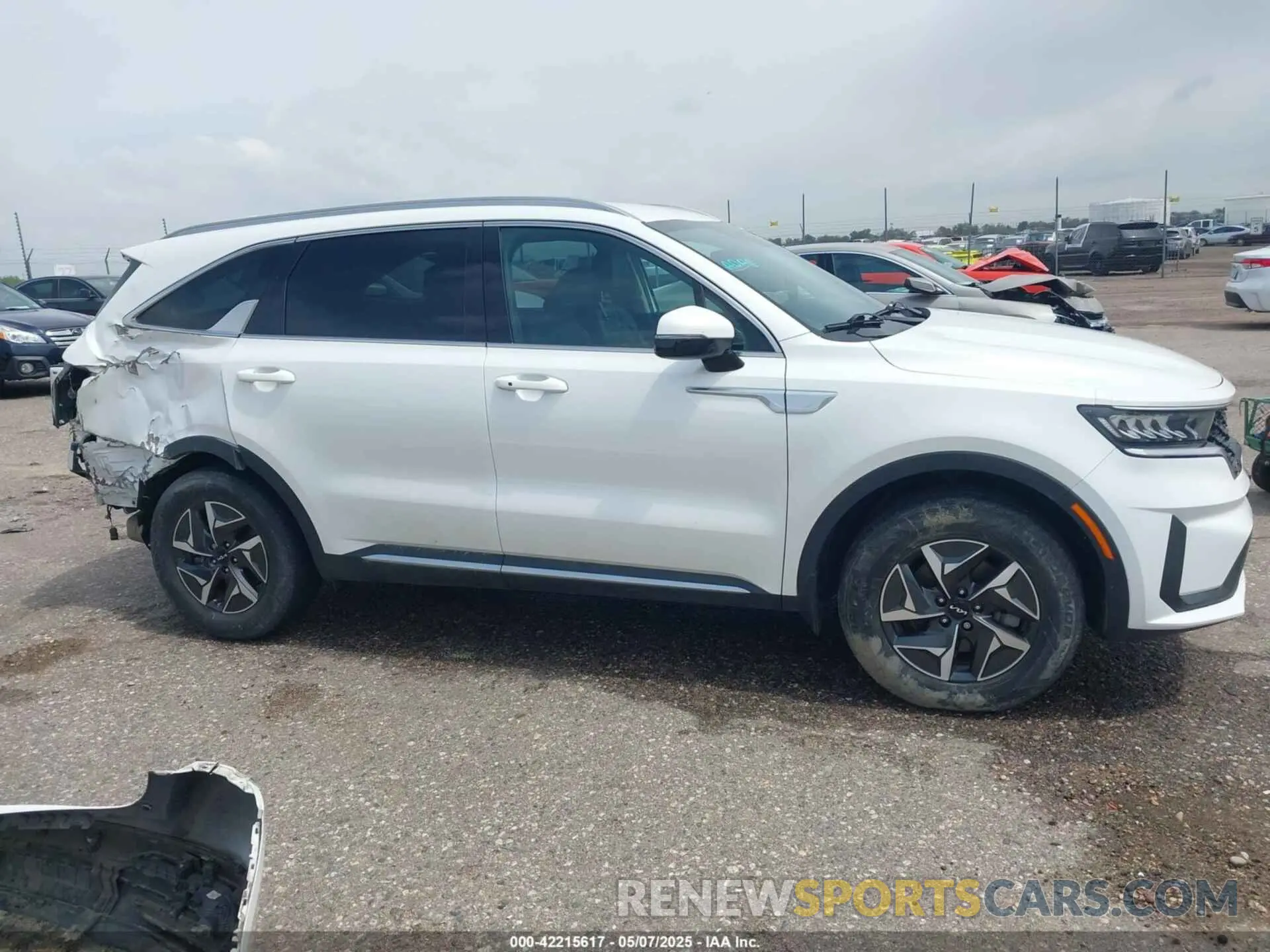 14 Photograph of a damaged car KNDRG4LG5N5085415 KIA SORENTO HYBRID 2022