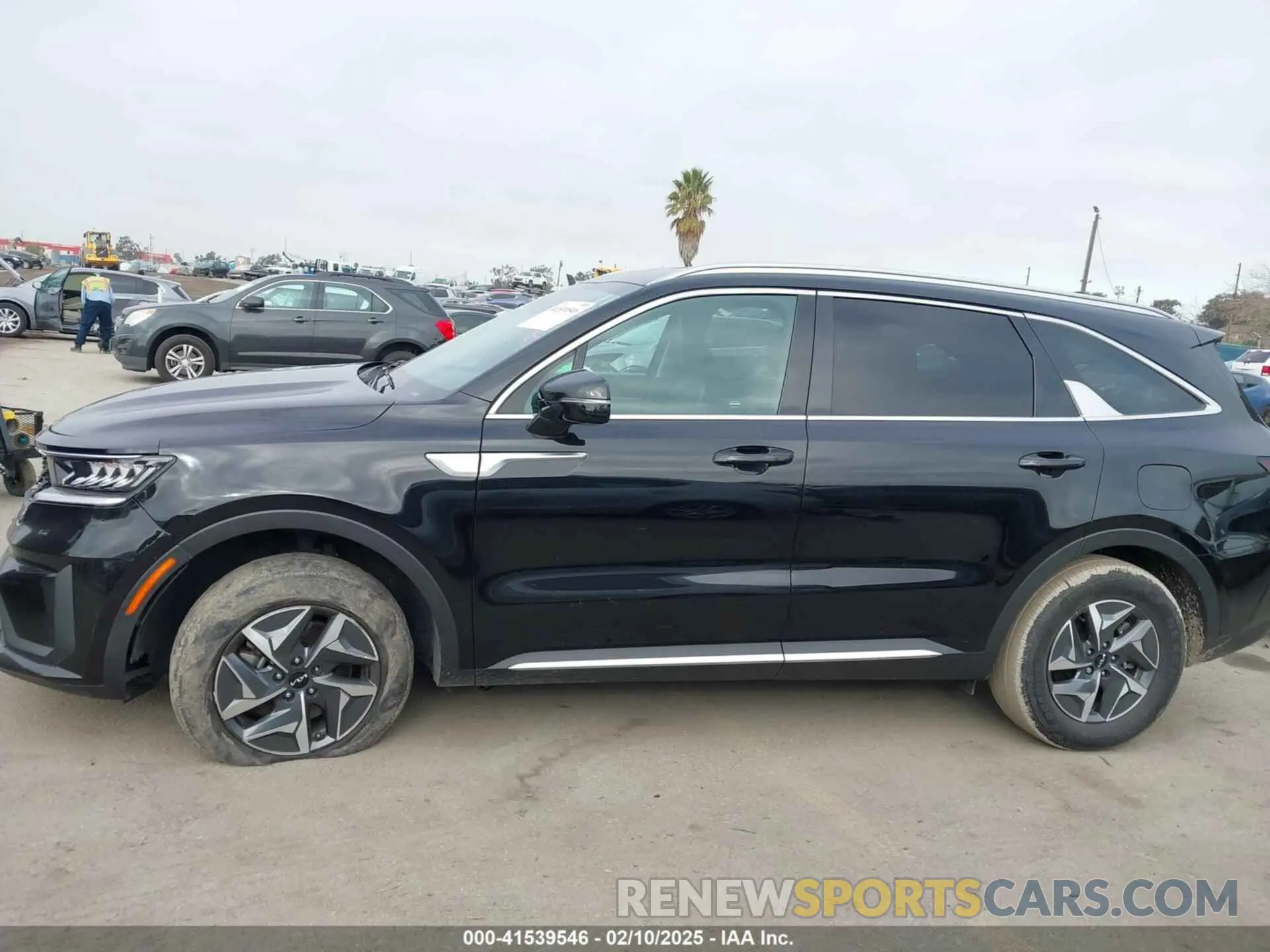 14 Photograph of a damaged car KNDRG4LG5N5086094 KIA SORENTO HYBRID 2022