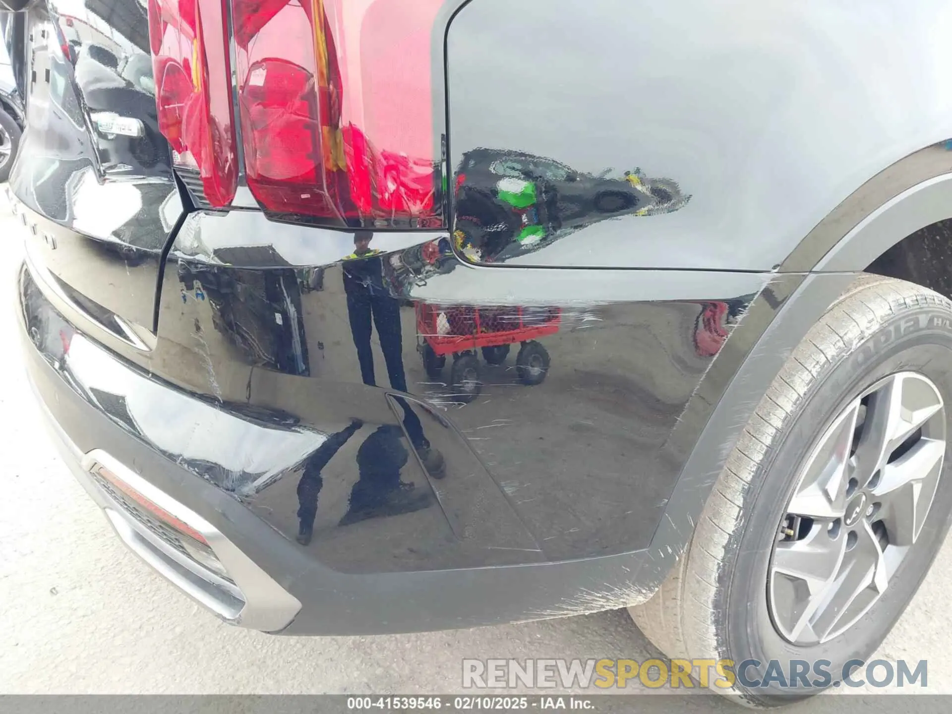 19 Photograph of a damaged car KNDRG4LG5N5086094 KIA SORENTO HYBRID 2022