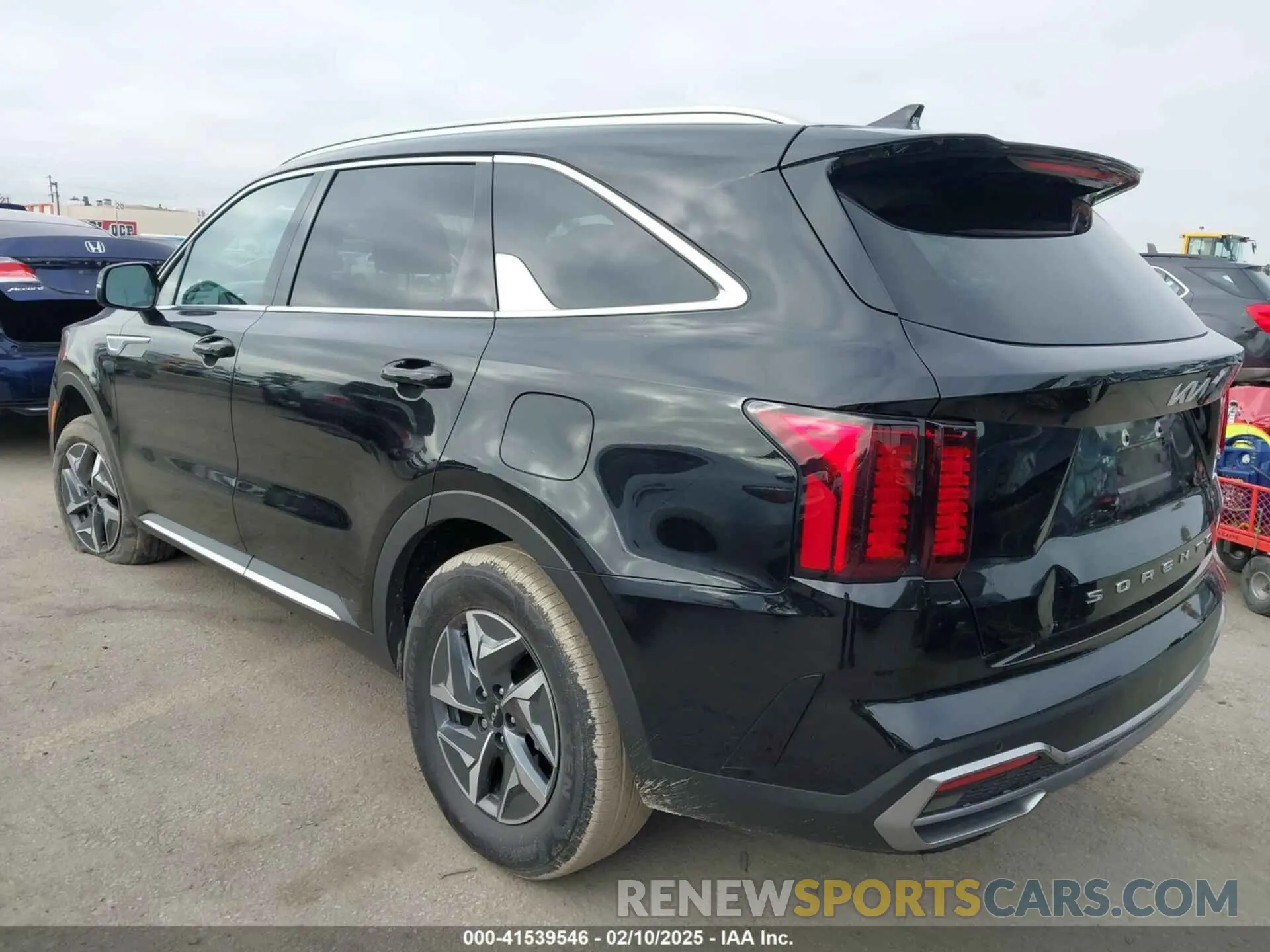 3 Photograph of a damaged car KNDRG4LG5N5086094 KIA SORENTO HYBRID 2022
