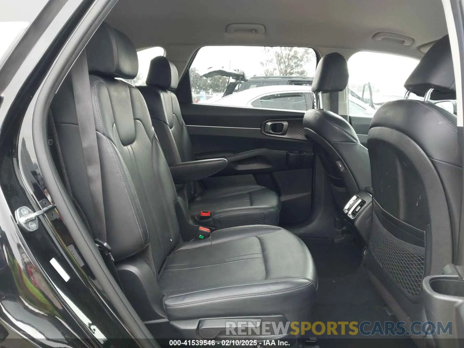 8 Photograph of a damaged car KNDRG4LG5N5086094 KIA SORENTO HYBRID 2022