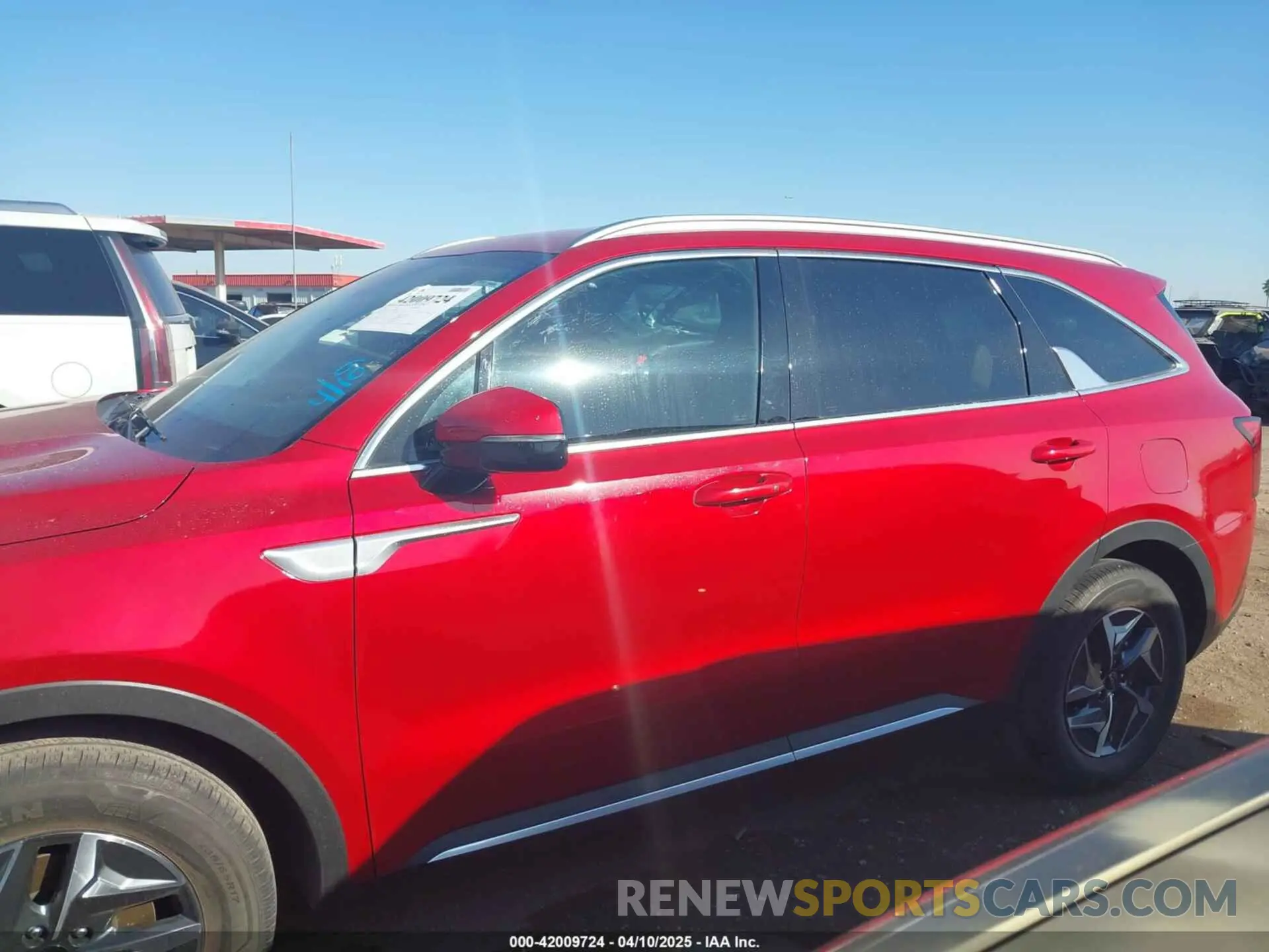 14 Photograph of a damaged car KNDRG4LG5N5092820 KIA SORENTO HYBRID 2022