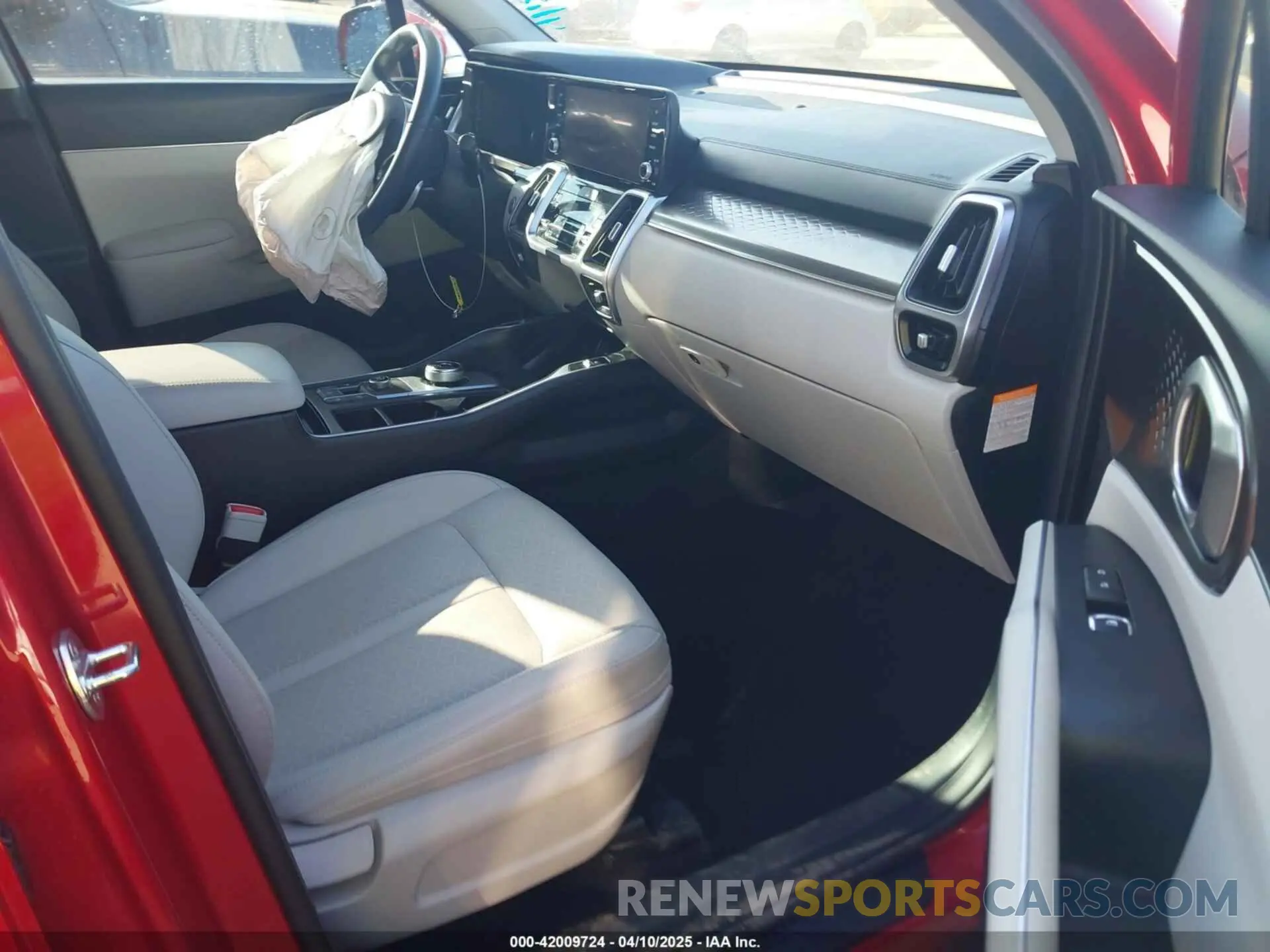 5 Photograph of a damaged car KNDRG4LG5N5092820 KIA SORENTO HYBRID 2022