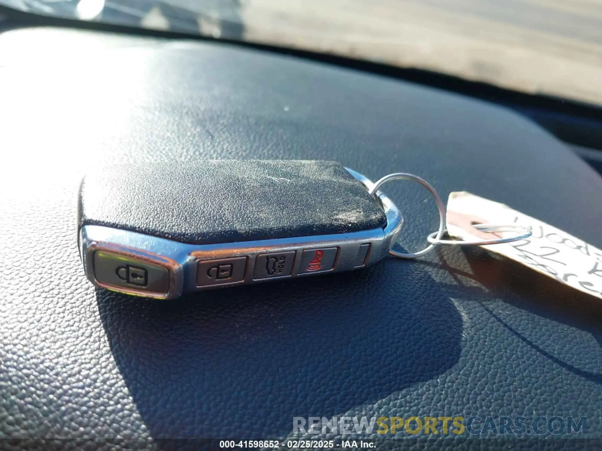 11 Photograph of a damaged car KNDRHDLG9N5096673 KIA SORENTO HYBRID 2022