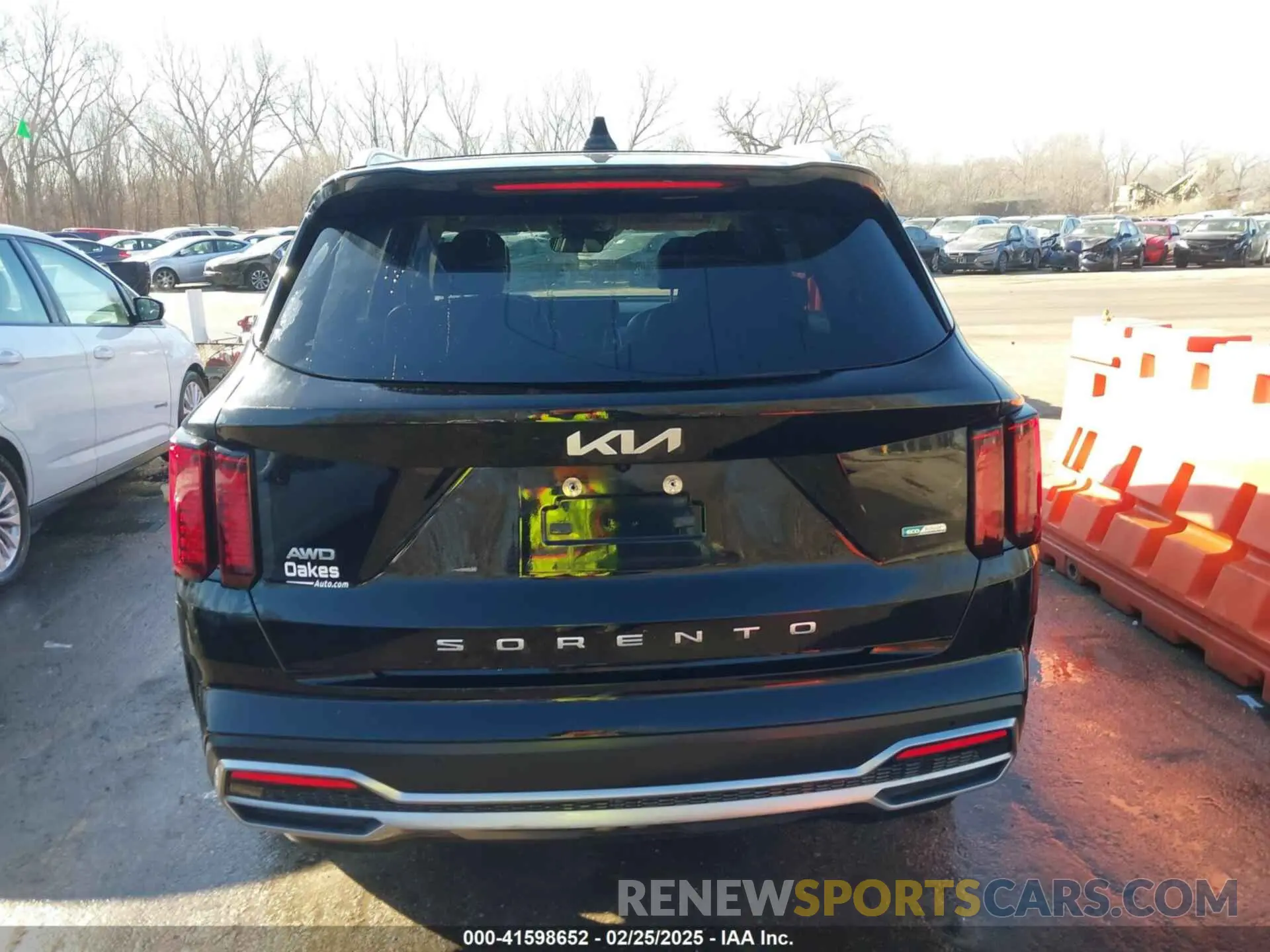 17 Photograph of a damaged car KNDRHDLG9N5096673 KIA SORENTO HYBRID 2022