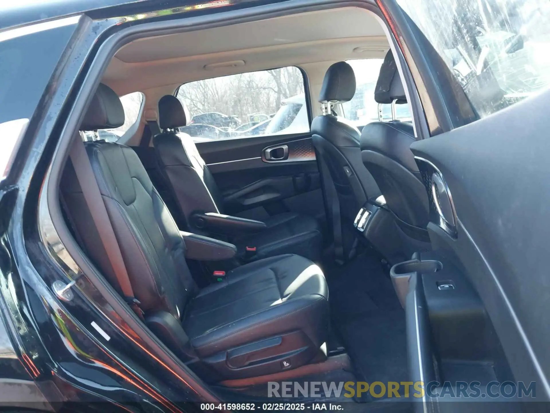 8 Photograph of a damaged car KNDRHDLG9N5096673 KIA SORENTO HYBRID 2022