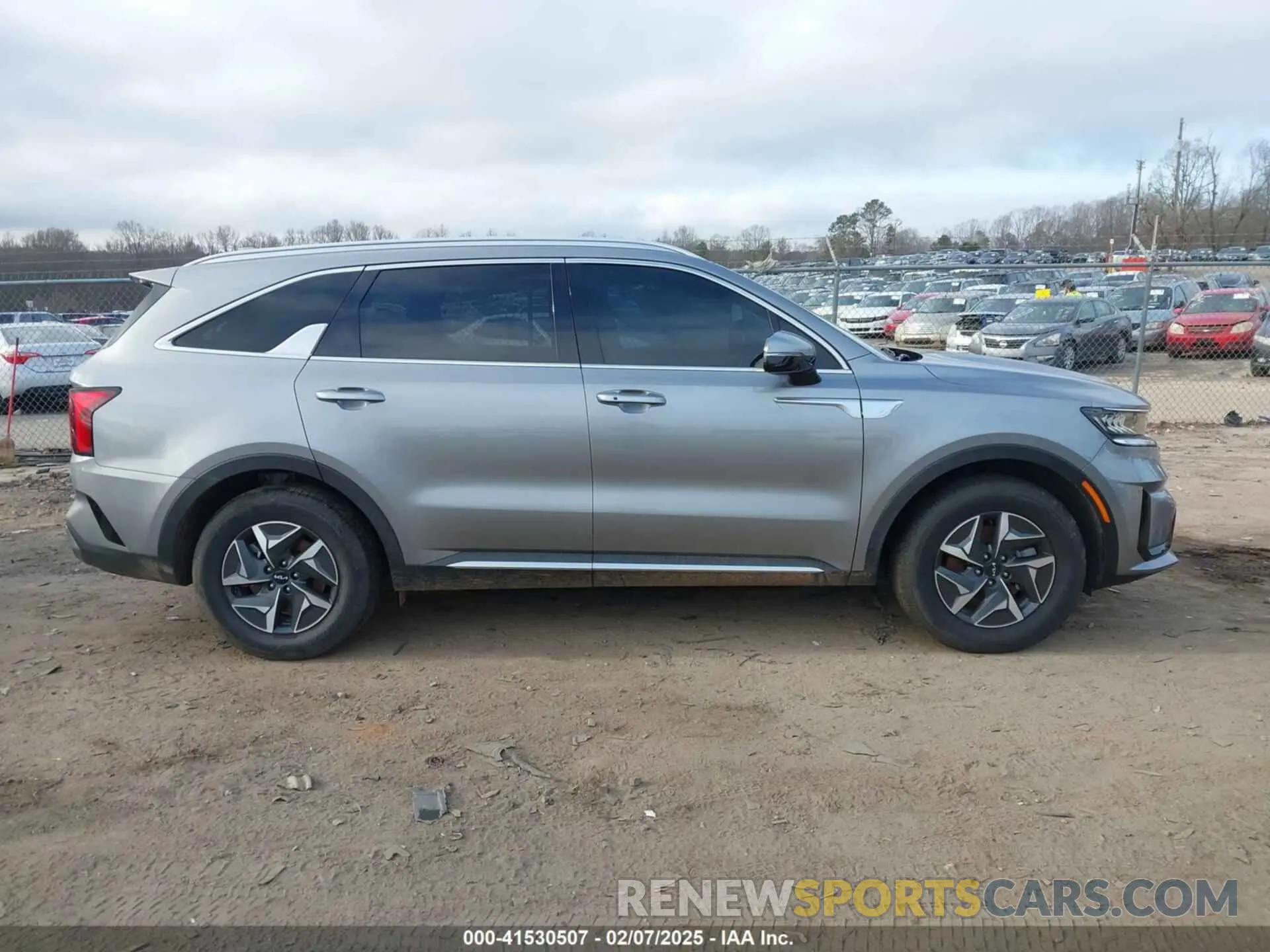 14 Photograph of a damaged car KNDRH4LG2P5173421 KIA SORENTO HYBRID 2023