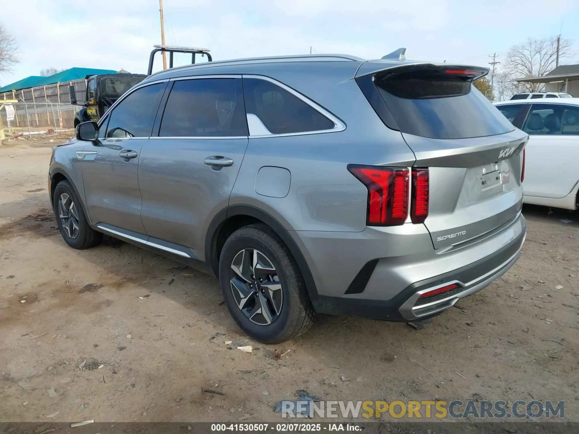 3 Photograph of a damaged car KNDRH4LG2P5173421 KIA SORENTO HYBRID 2023