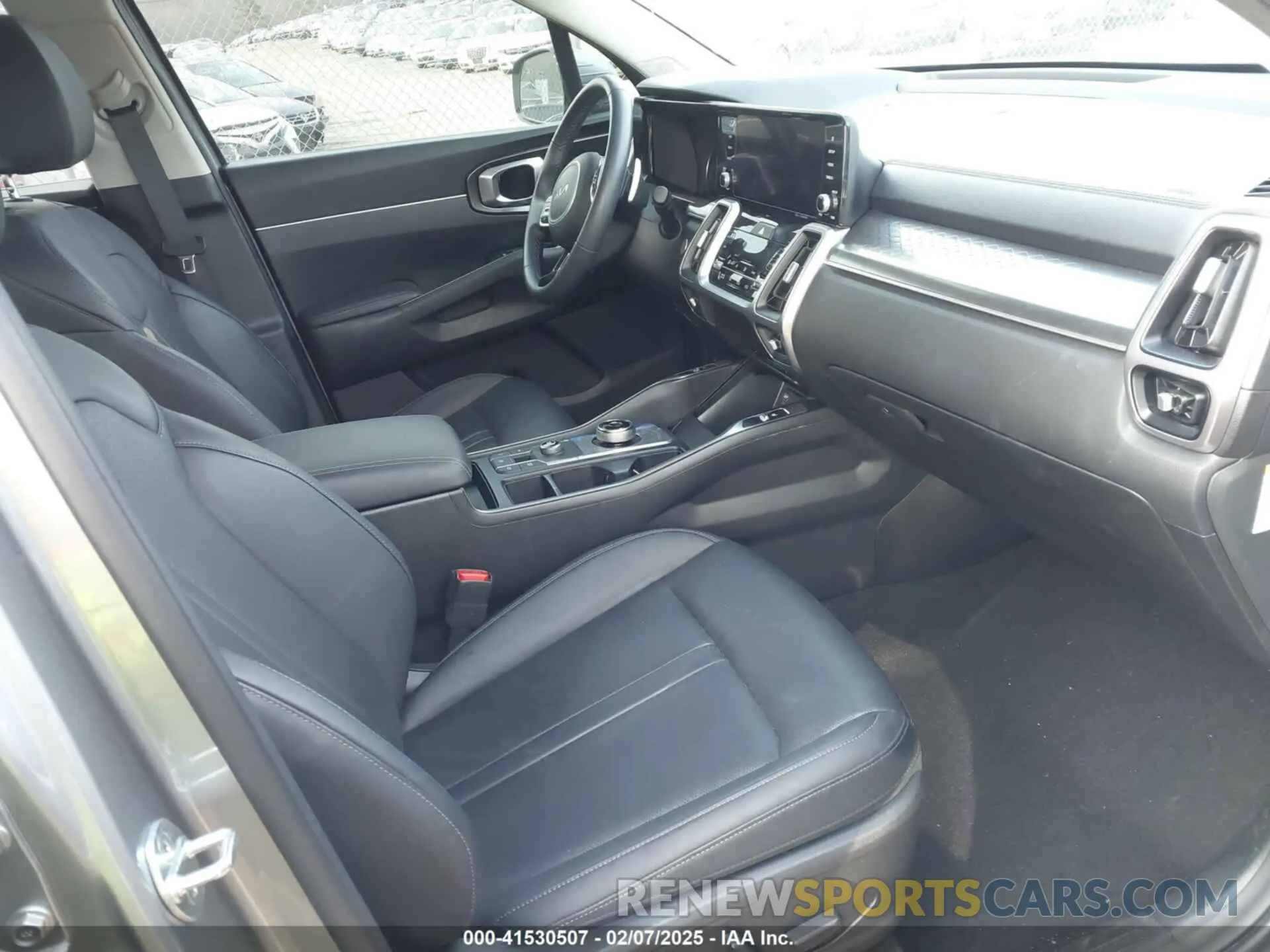 5 Photograph of a damaged car KNDRH4LG2P5173421 KIA SORENTO HYBRID 2023