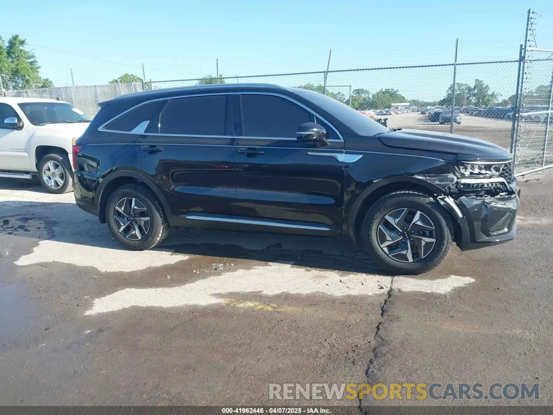 13 Photograph of a damaged car KNDRH4LG9P5172542 KIA SORENTO HYBRID 2023