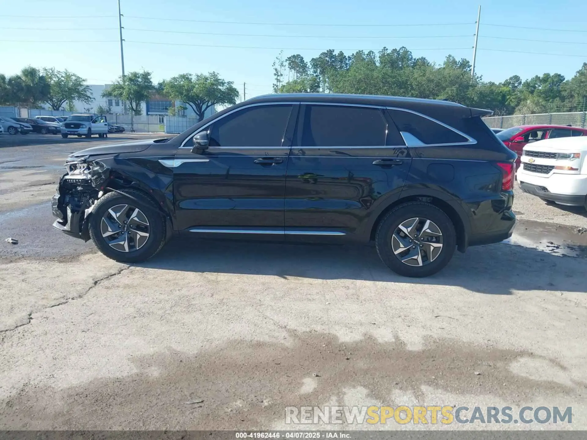 14 Photograph of a damaged car KNDRH4LG9P5172542 KIA SORENTO HYBRID 2023