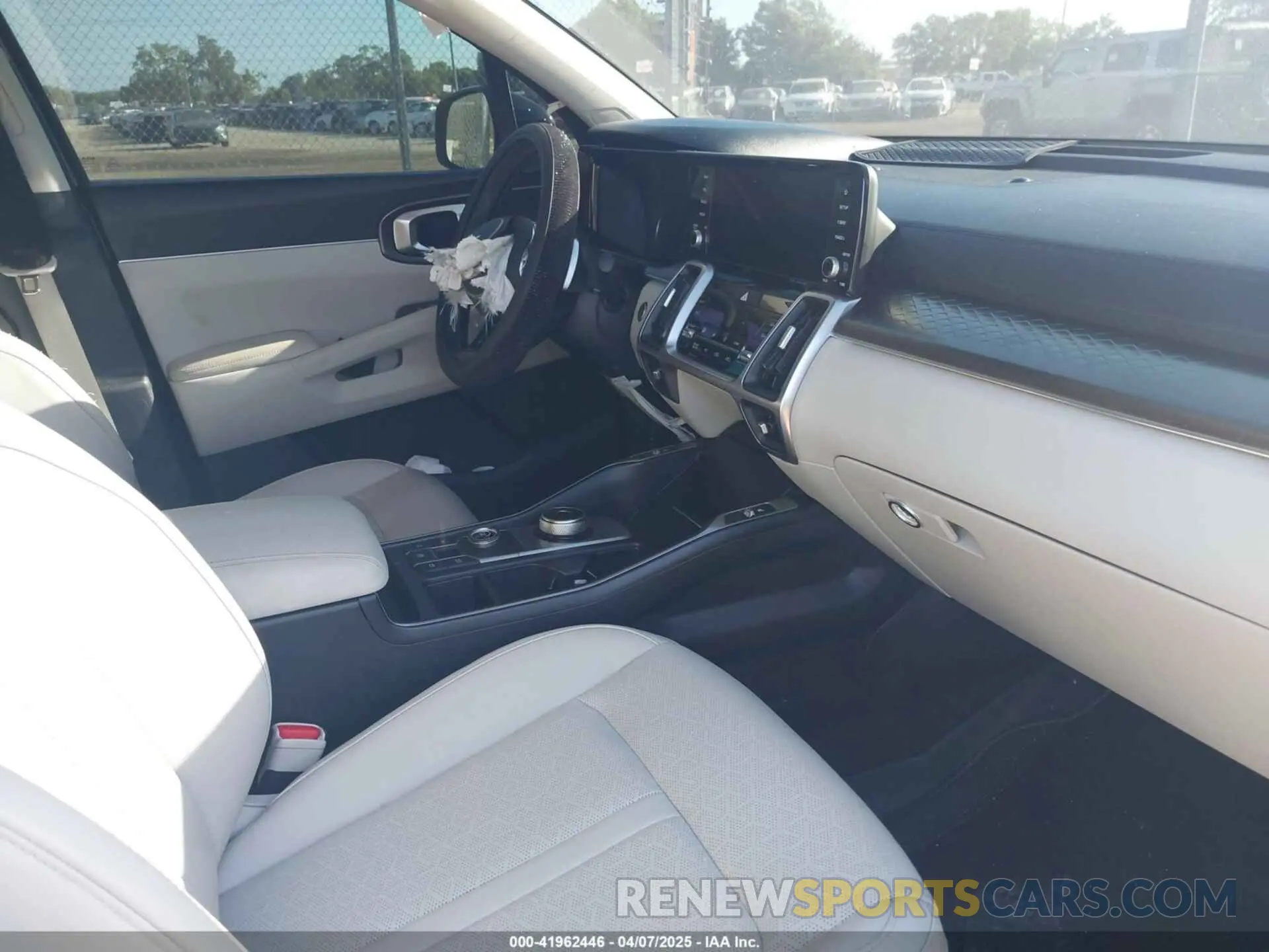 5 Photograph of a damaged car KNDRH4LG9P5172542 KIA SORENTO HYBRID 2023