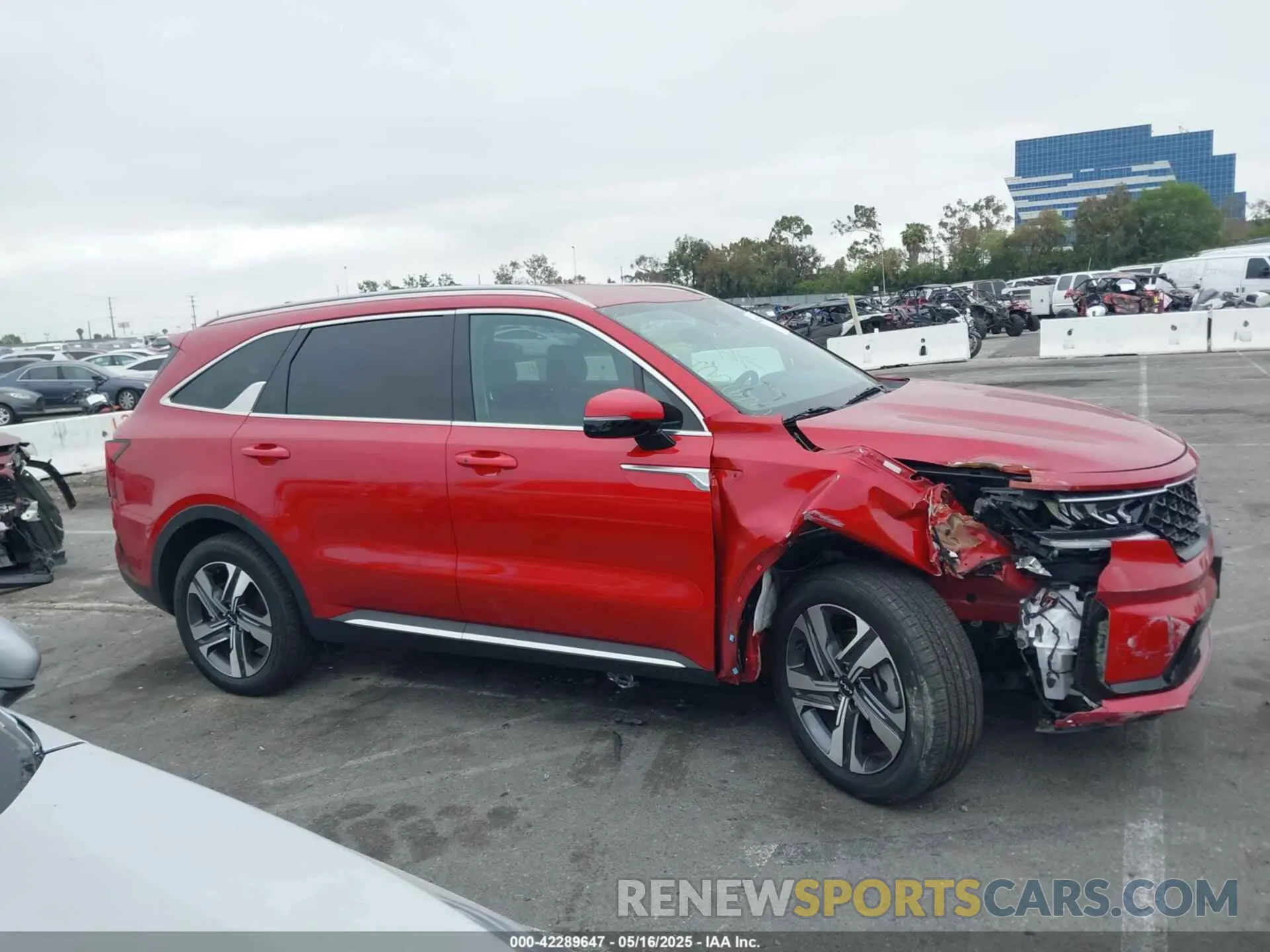 12 Photograph of a damaged car KNDRHDLG1P5201371 KIA SORENTO HYBRID 2023