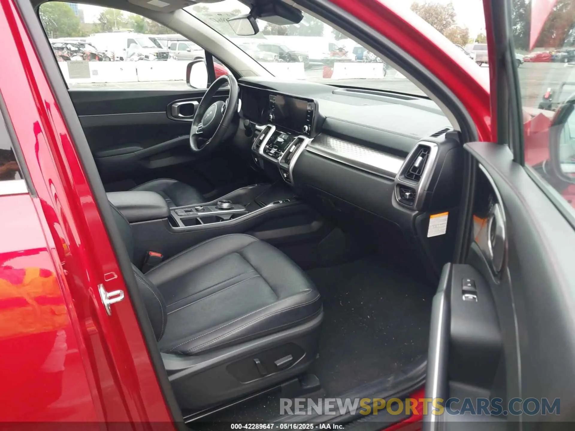 5 Photograph of a damaged car KNDRHDLG1P5201371 KIA SORENTO HYBRID 2023