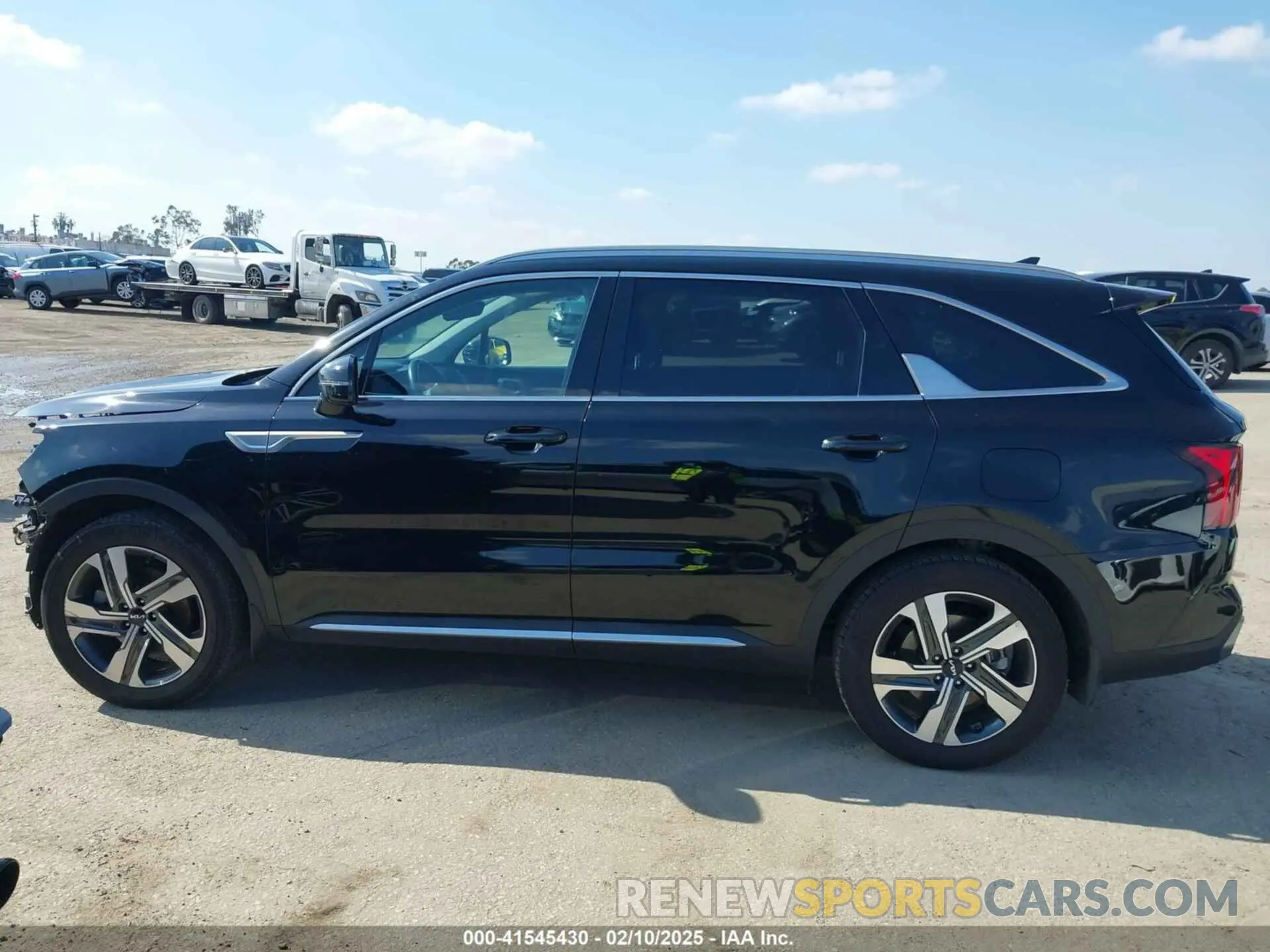 15 Photograph of a damaged car KNDRHDLG4P5193721 KIA SORENTO HYBRID 2023