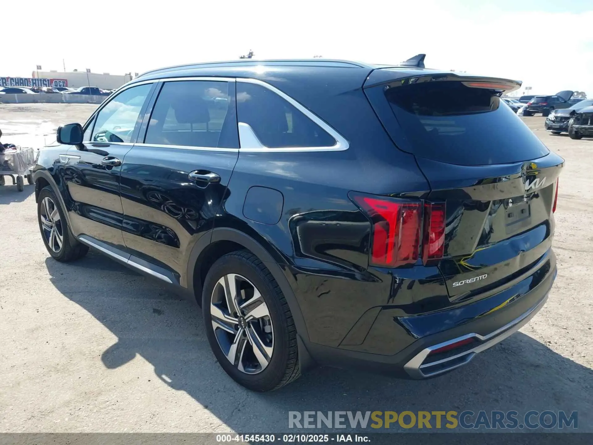3 Photograph of a damaged car KNDRHDLG4P5193721 KIA SORENTO HYBRID 2023