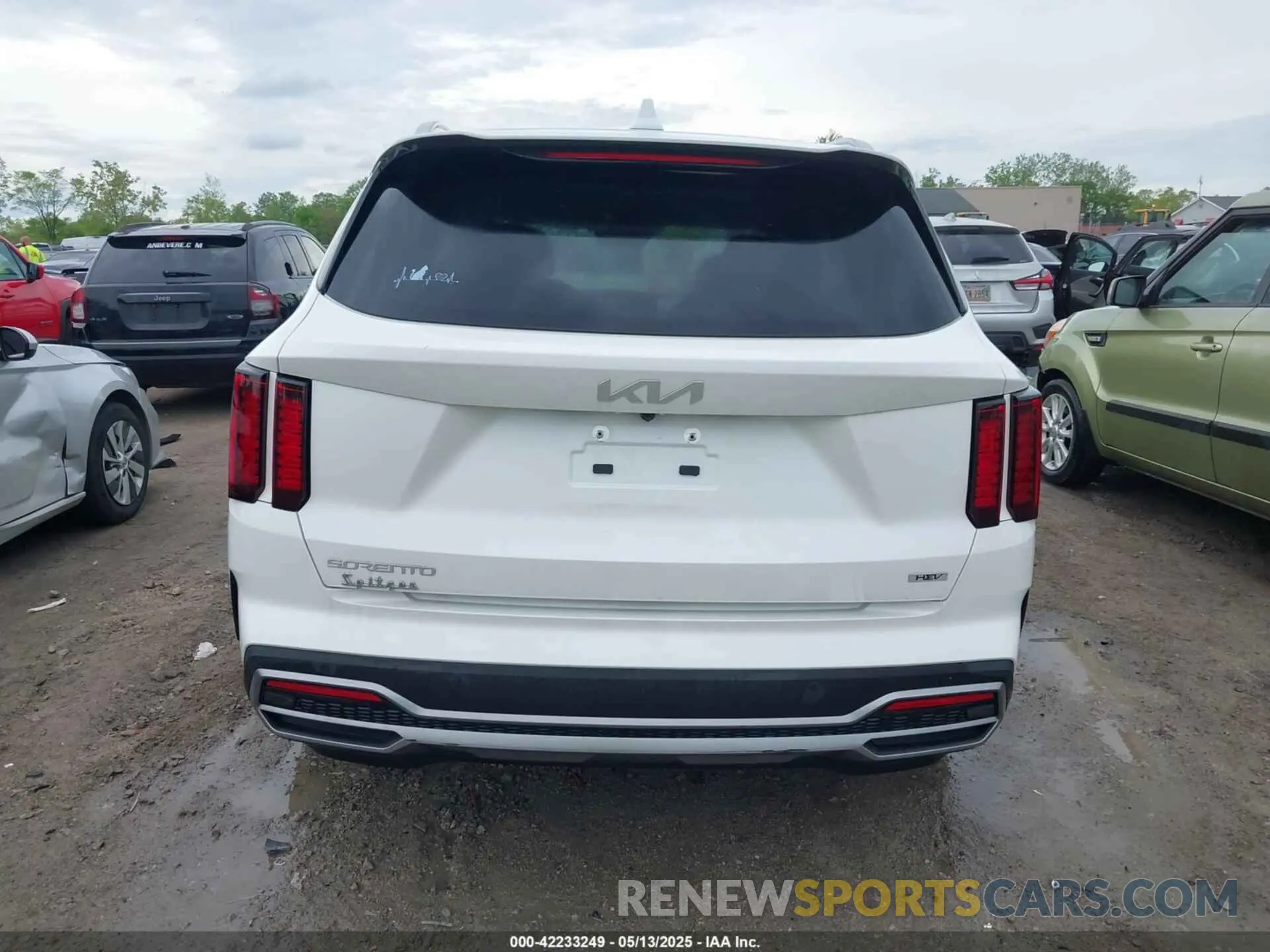 17 Photograph of a damaged car KNDRHDLG5P5225026 KIA SORENTO HYBRID 2023