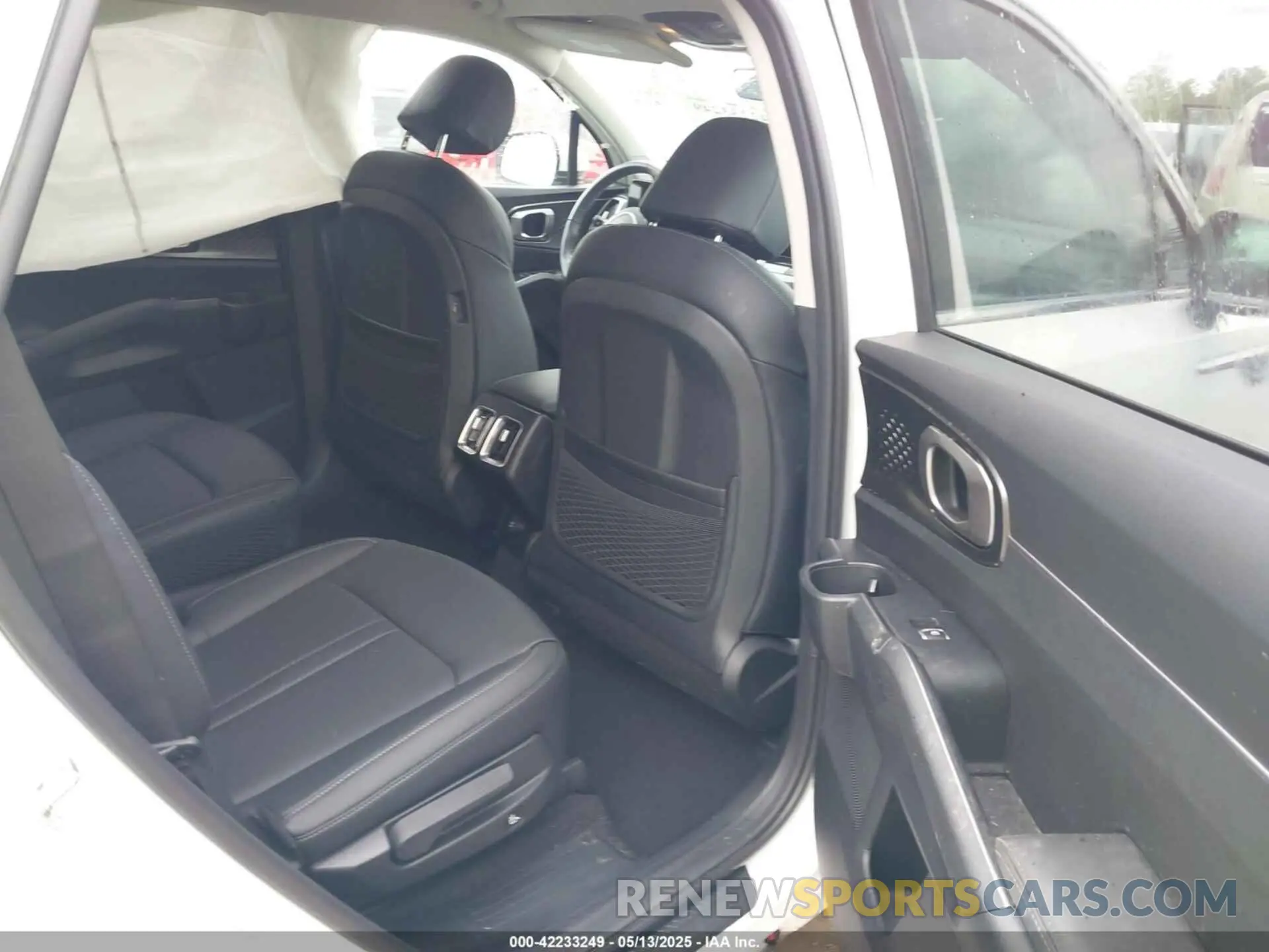 8 Photograph of a damaged car KNDRHDLG5P5225026 KIA SORENTO HYBRID 2023