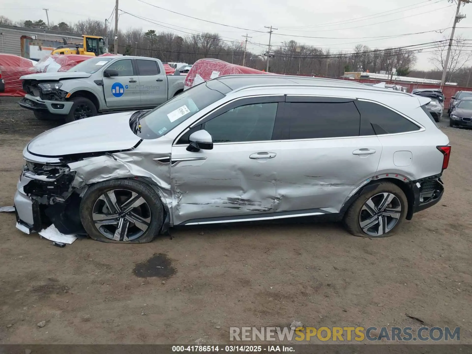 14 Photograph of a damaged car KNDRHDLG6P5131155 KIA SORENTO HYBRID 2023