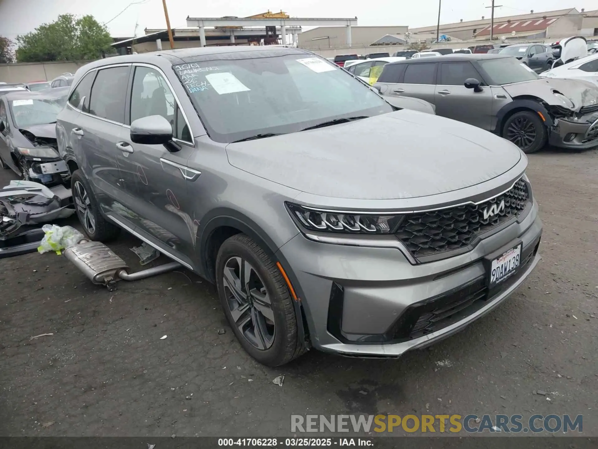 1 Photograph of a damaged car KNDRHDLGXP5131305 KIA SORENTO HYBRID 2023