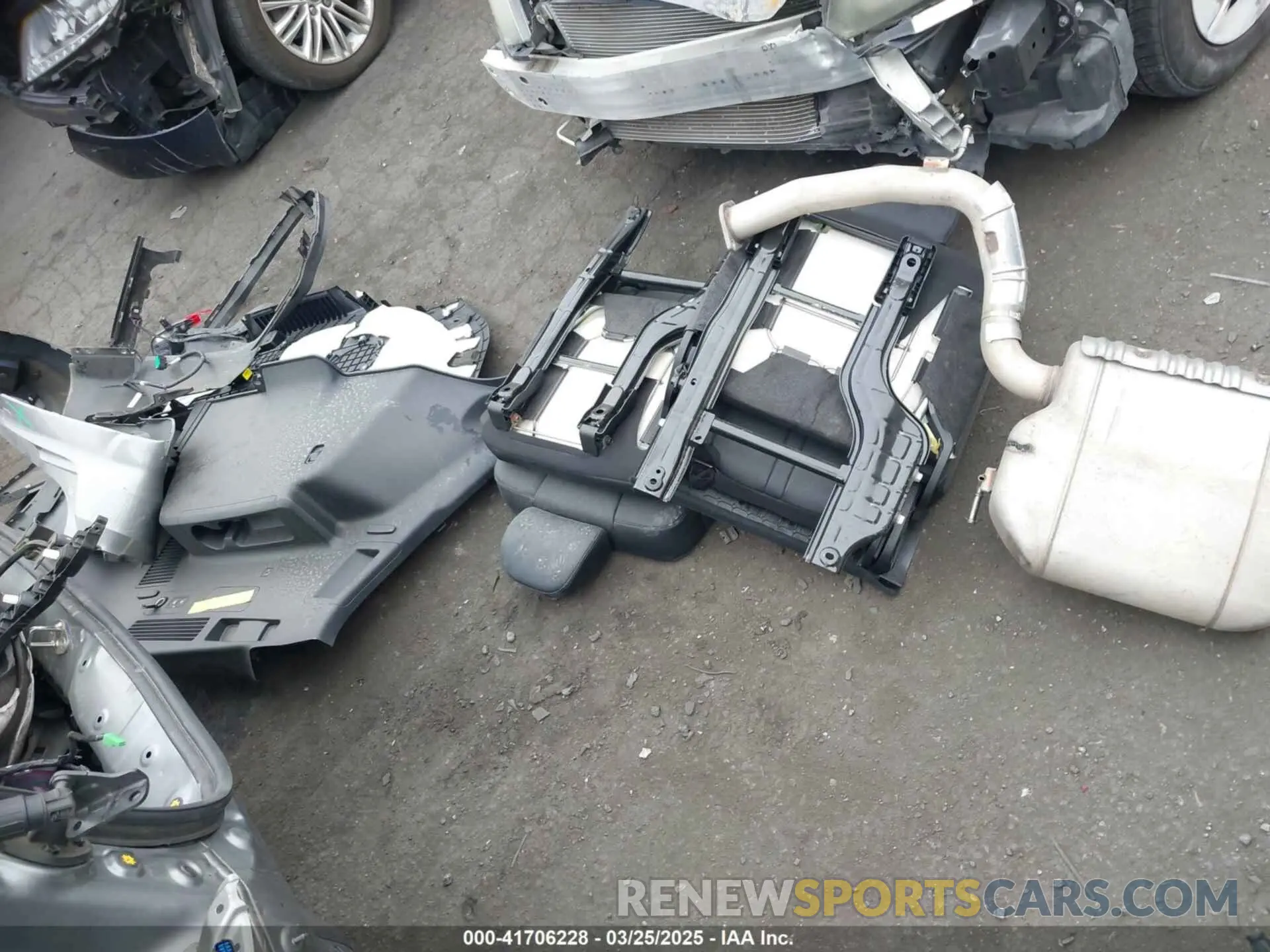 12 Photograph of a damaged car KNDRHDLGXP5131305 KIA SORENTO HYBRID 2023