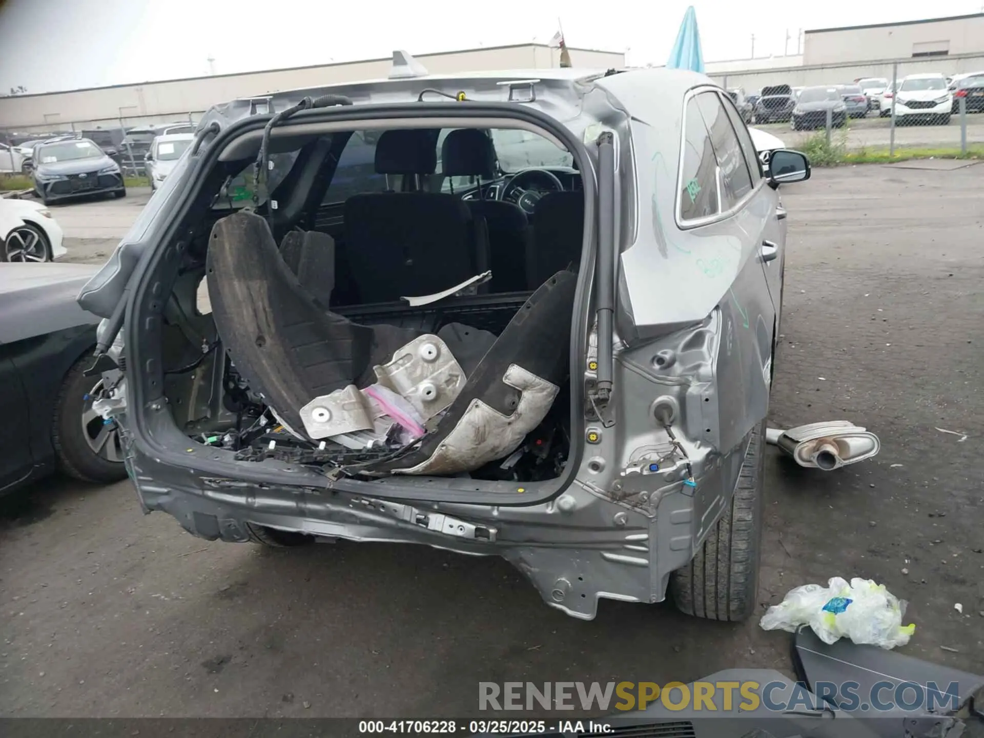 17 Photograph of a damaged car KNDRHDLGXP5131305 KIA SORENTO HYBRID 2023