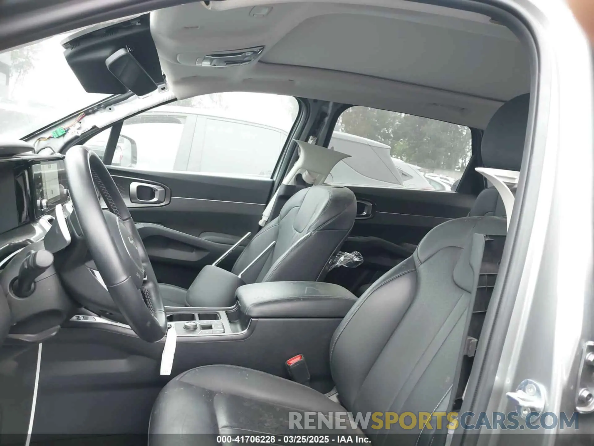 21 Photograph of a damaged car KNDRHDLGXP5131305 KIA SORENTO HYBRID 2023