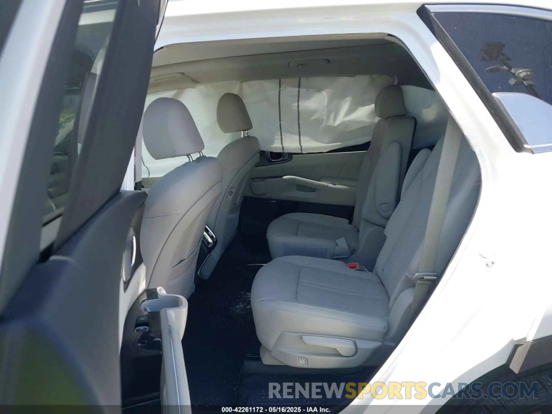 8 Photograph of a damaged car KNDRKDLG0P5208250 KIA SORENTO HYBRID 2023