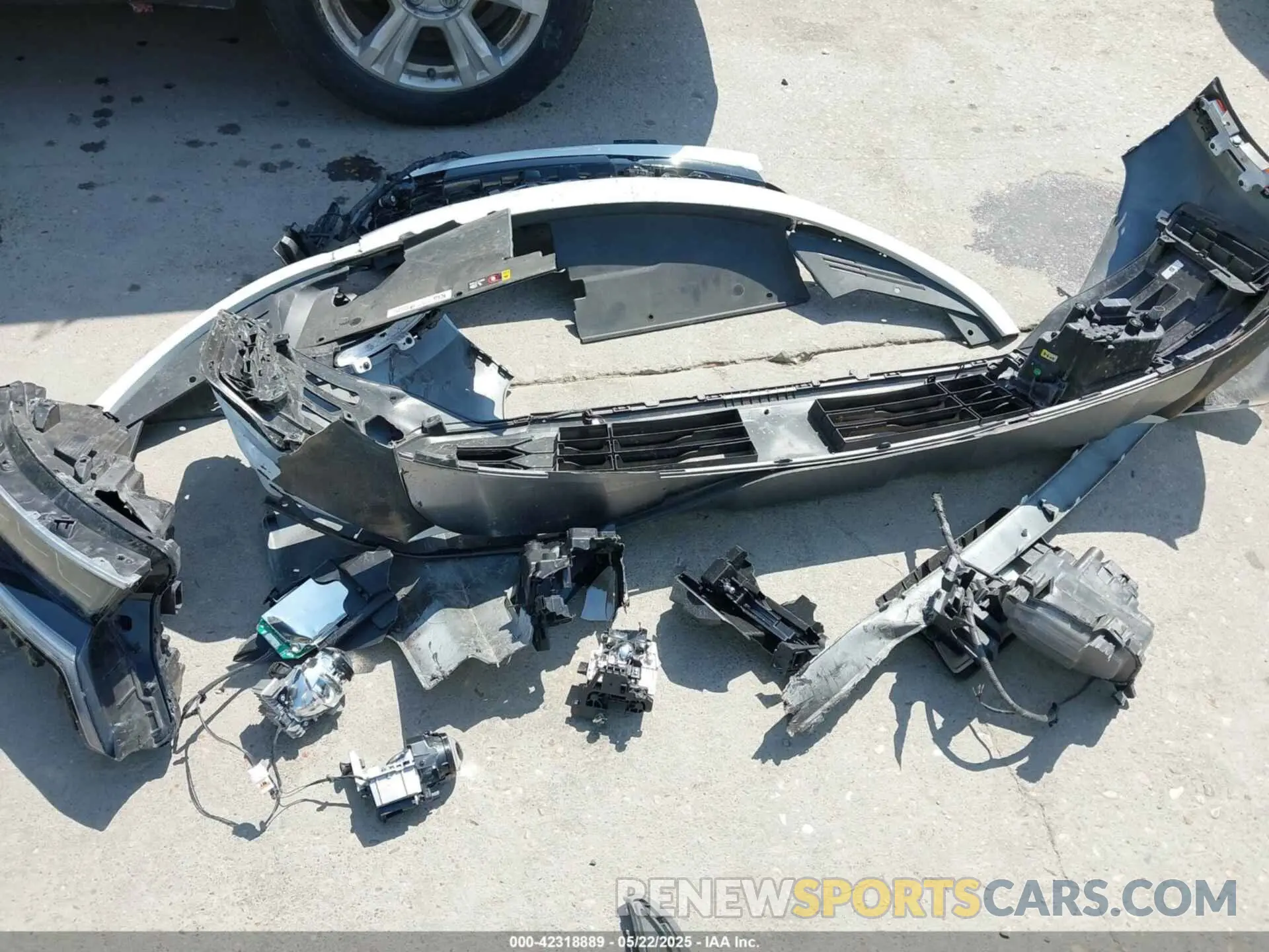 11 Photograph of a damaged car KNDRKDLG2P5170701 KIA SORENTO HYBRID 2023