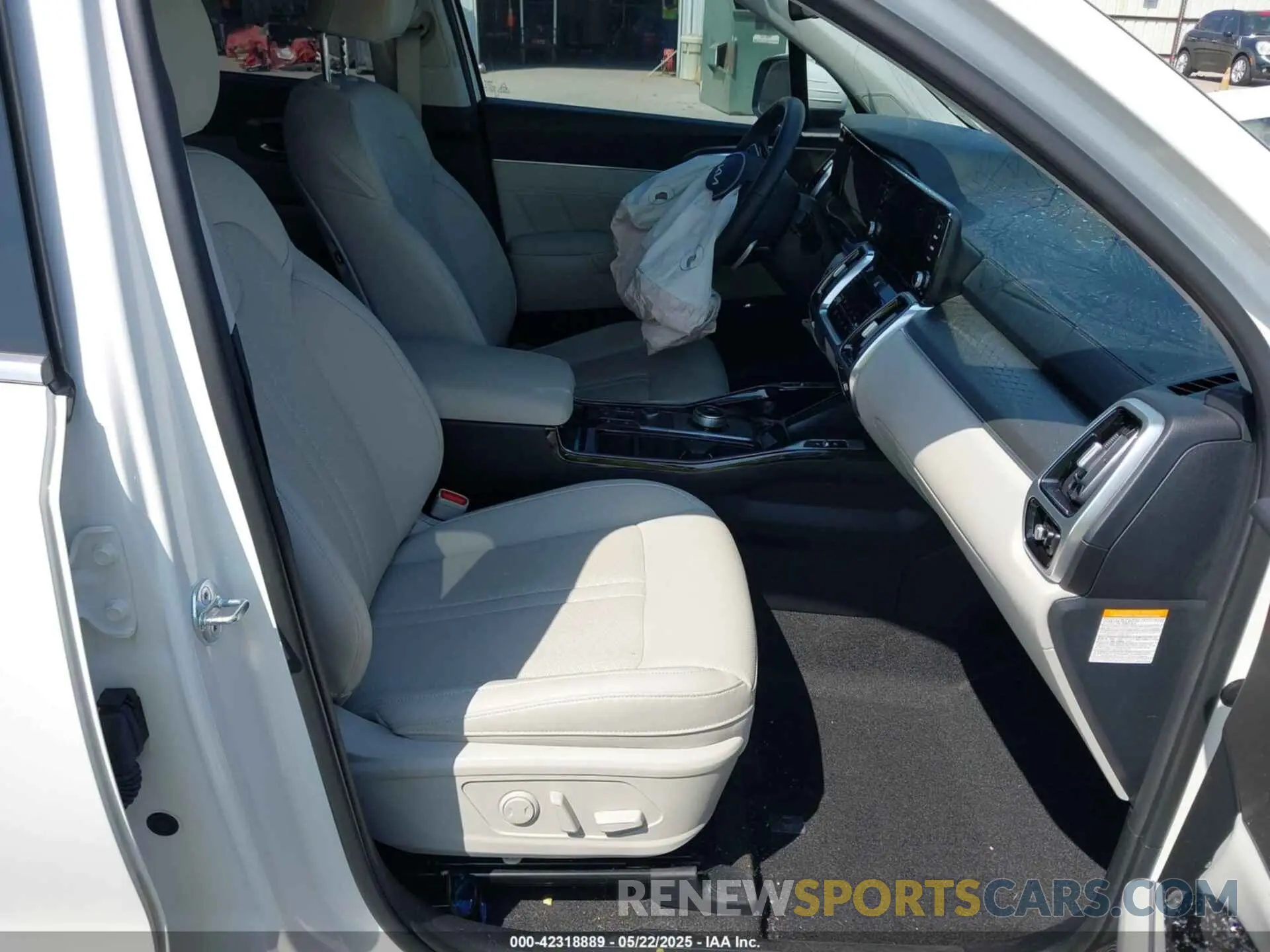 5 Photograph of a damaged car KNDRKDLG2P5170701 KIA SORENTO HYBRID 2023