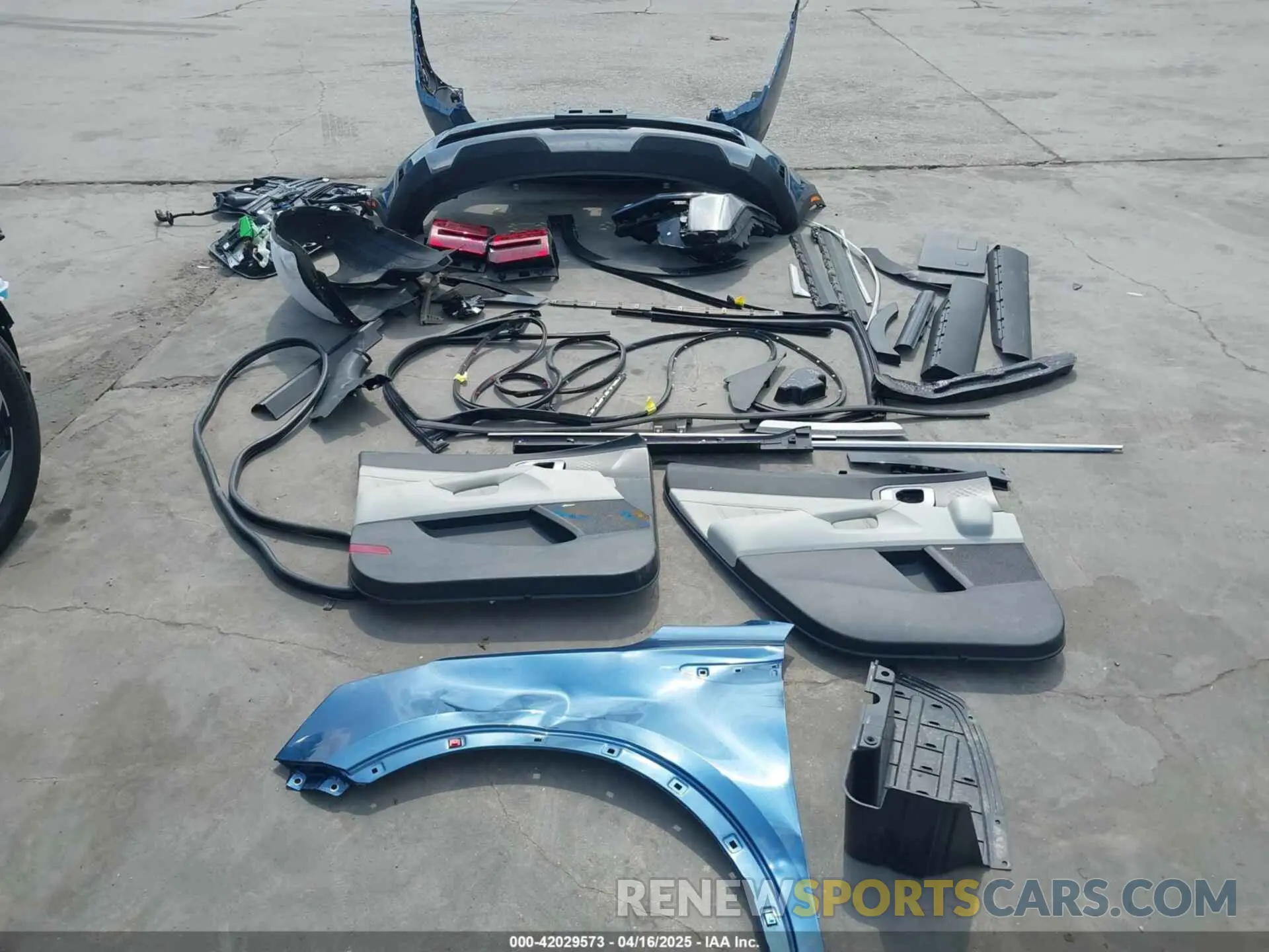 12 Фотография поврежденного автомобиля KNDRKDJG0S5326195 KIA SORENTO HYBRID 2025