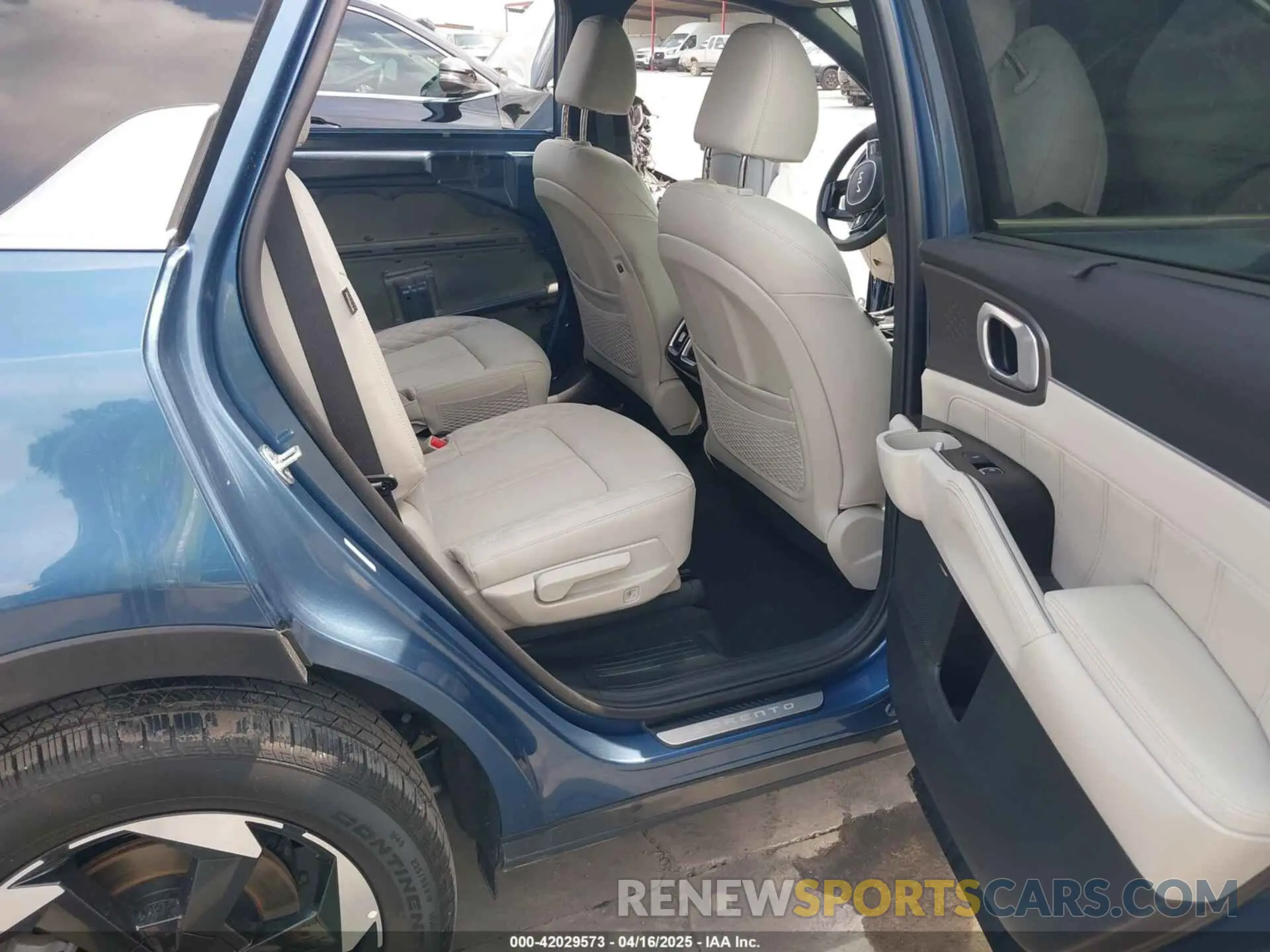 8 Фотография поврежденного автомобиля KNDRKDJG0S5326195 KIA SORENTO HYBRID 2025