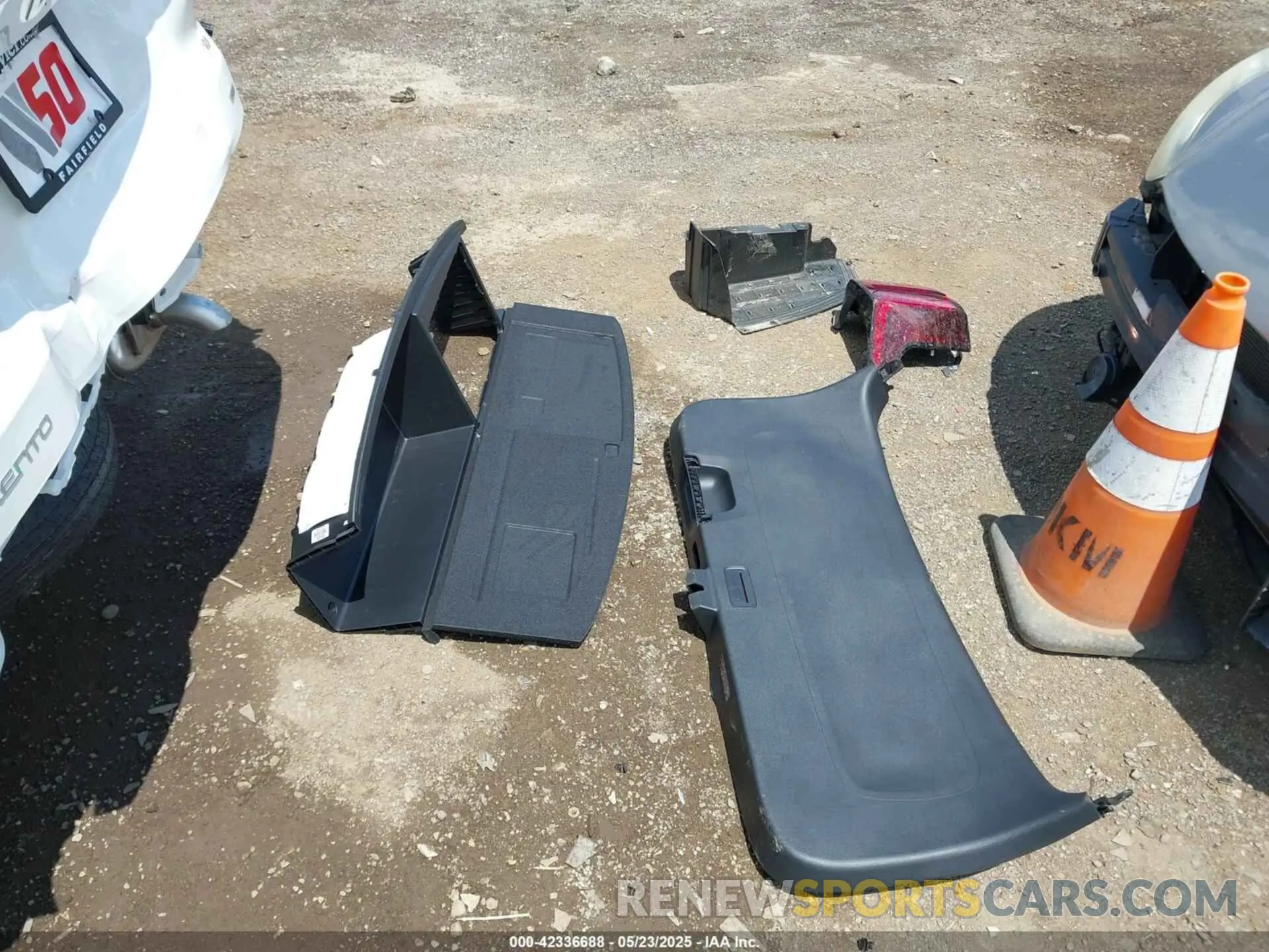 12 Photograph of a damaged car KNDRKDJG6S5374395 KIA SORENTO HYBRID 2025