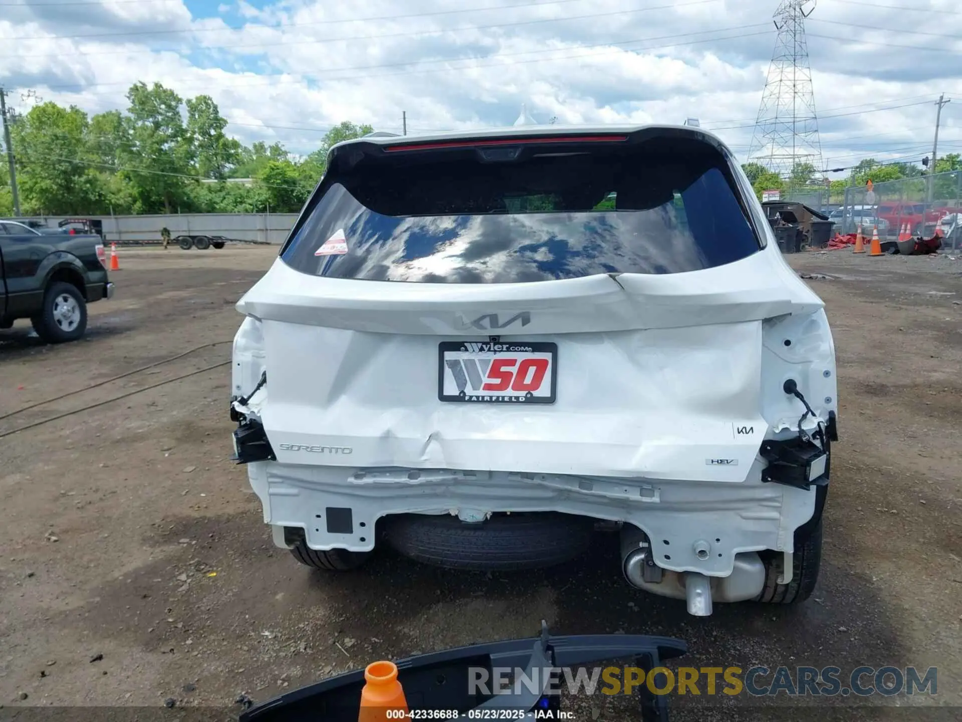 17 Photograph of a damaged car KNDRKDJG6S5374395 KIA SORENTO HYBRID 2025