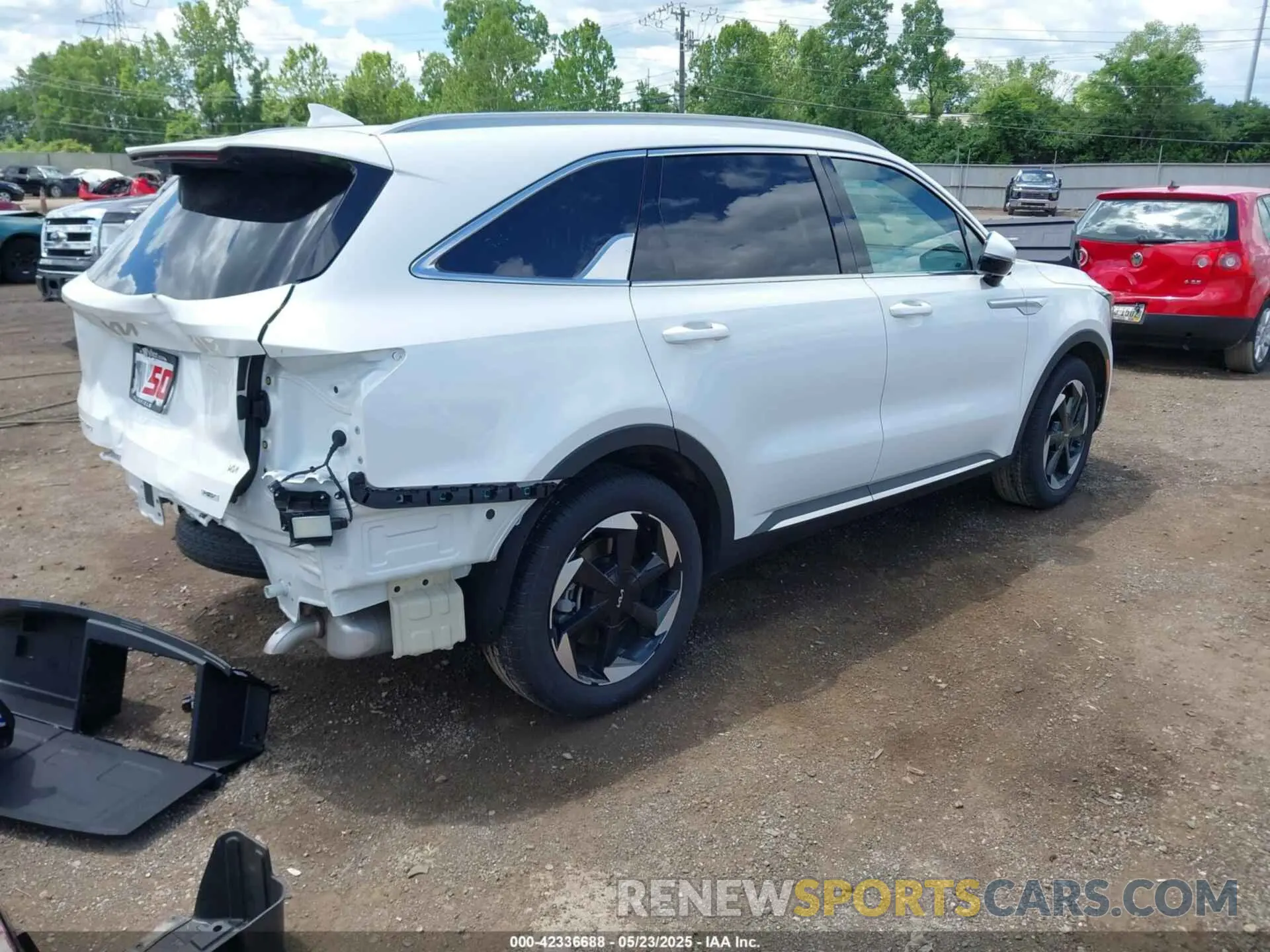 4 Photograph of a damaged car KNDRKDJG6S5374395 KIA SORENTO HYBRID 2025