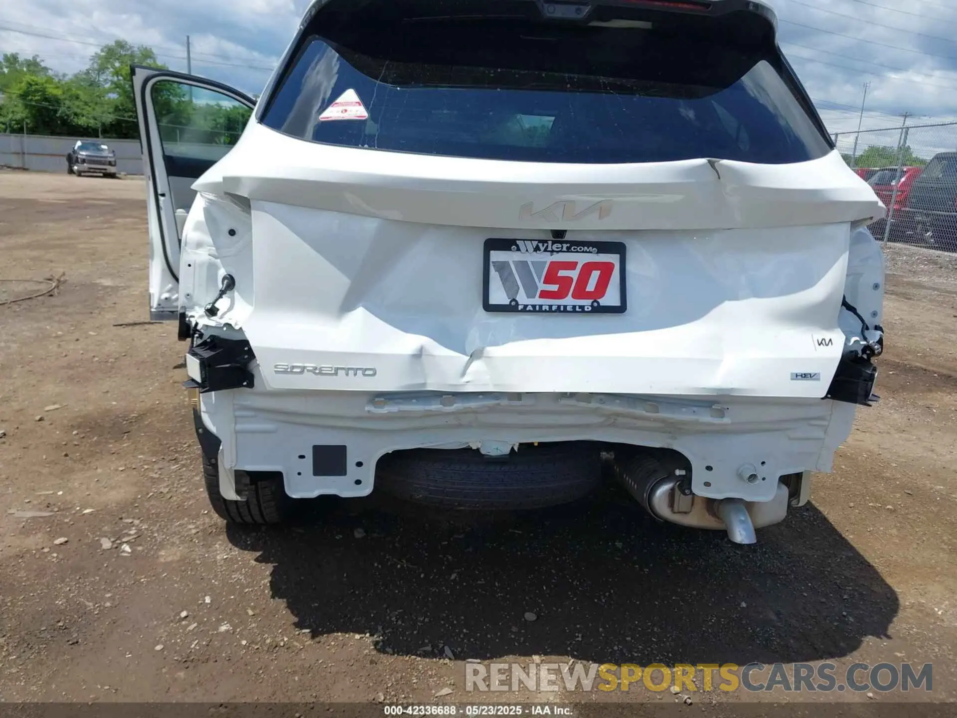 6 Photograph of a damaged car KNDRKDJG6S5374395 KIA SORENTO HYBRID 2025