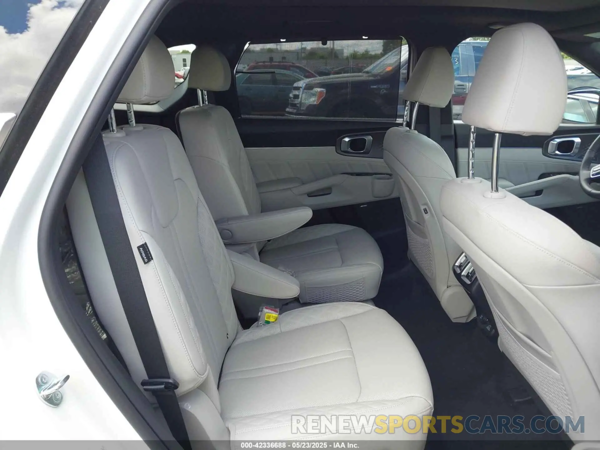 8 Photograph of a damaged car KNDRKDJG6S5374395 KIA SORENTO HYBRID 2025
