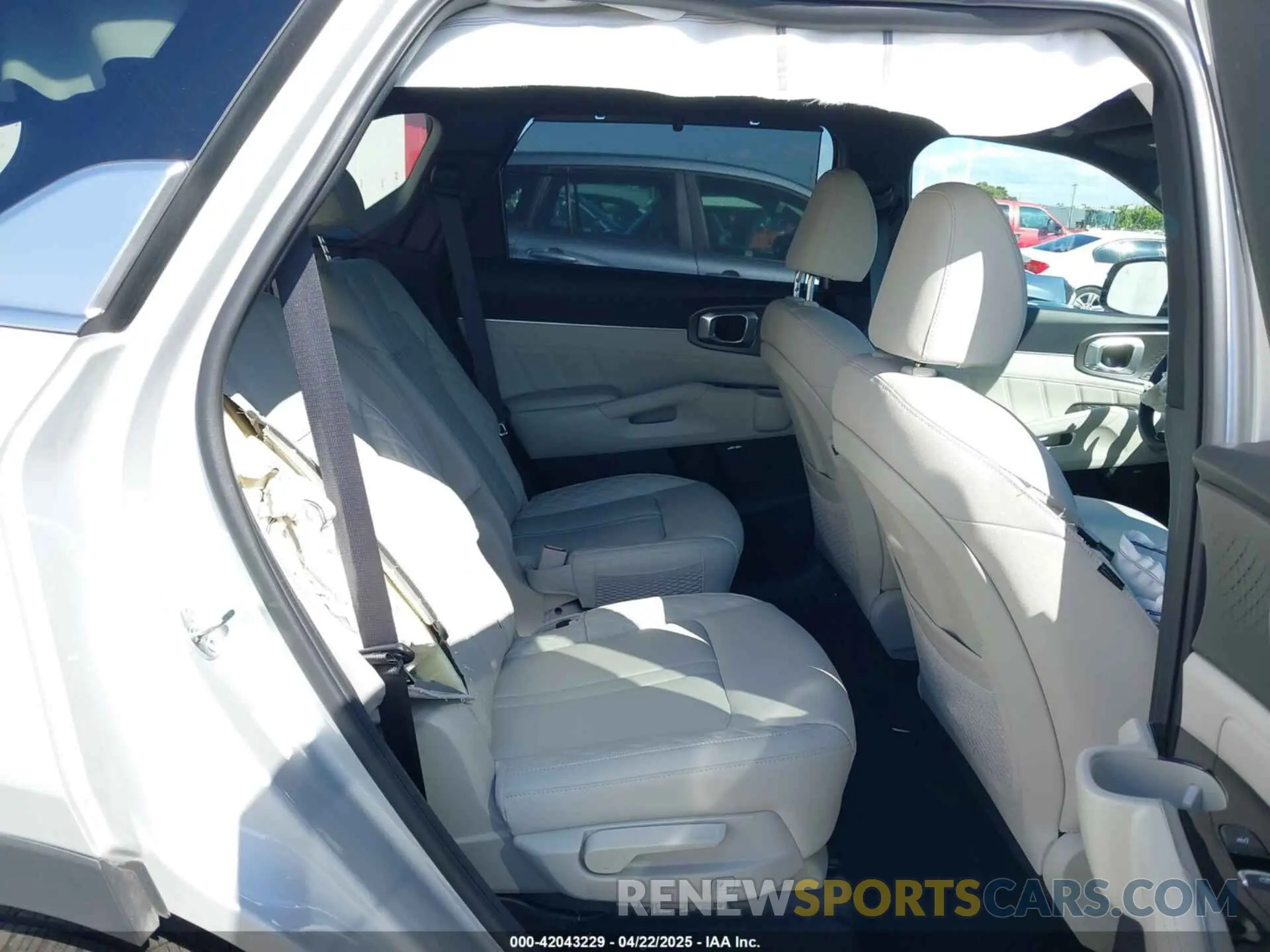8 Фотография поврежденного автомобиля KNDRKDJGXS5306648 KIA SORENTO HYBRID 2025