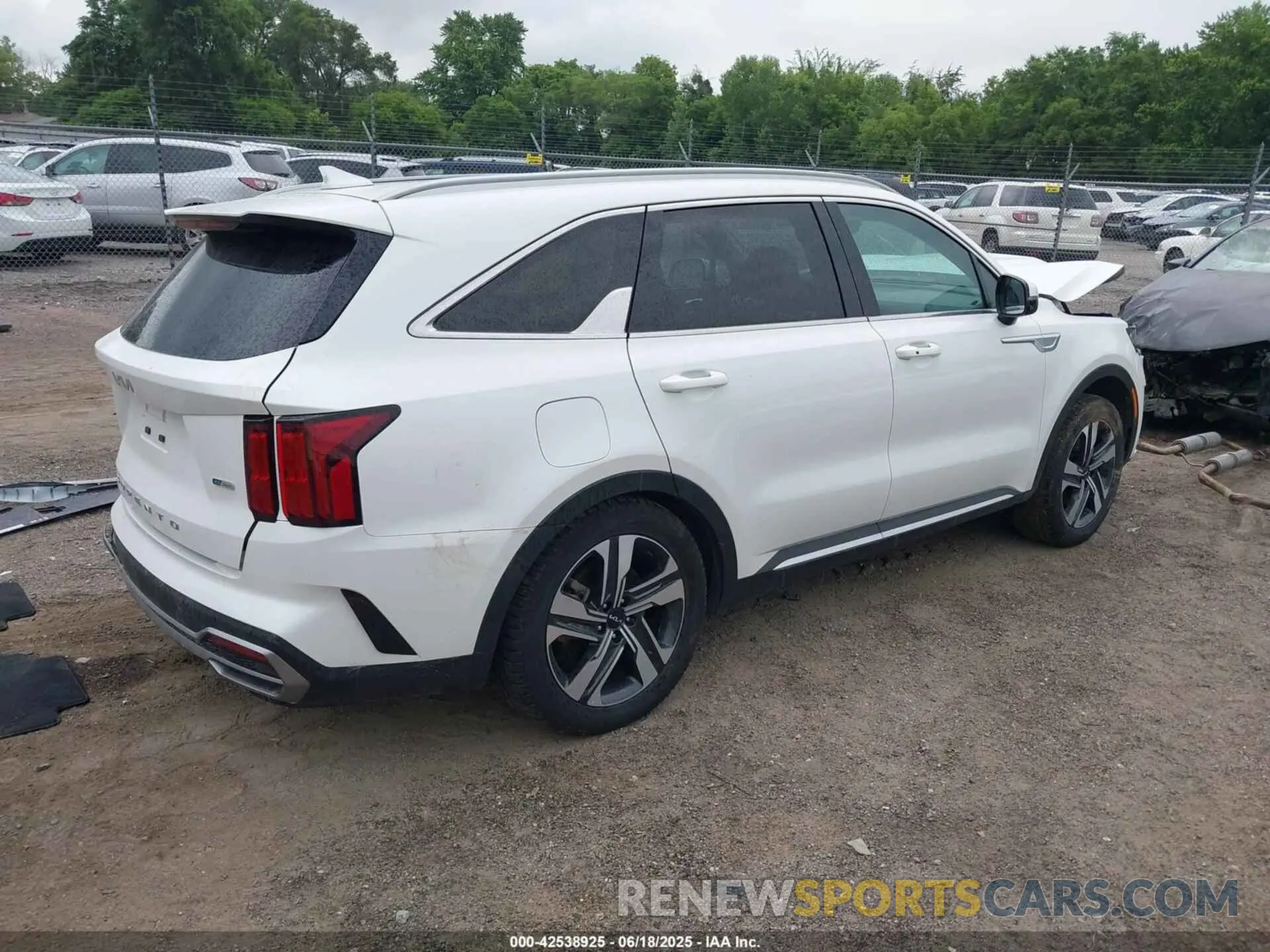 4 Photograph of a damaged car KNDRJDLH6N5114544 KIA SORENTO PLUG-IN HYBRID 2022