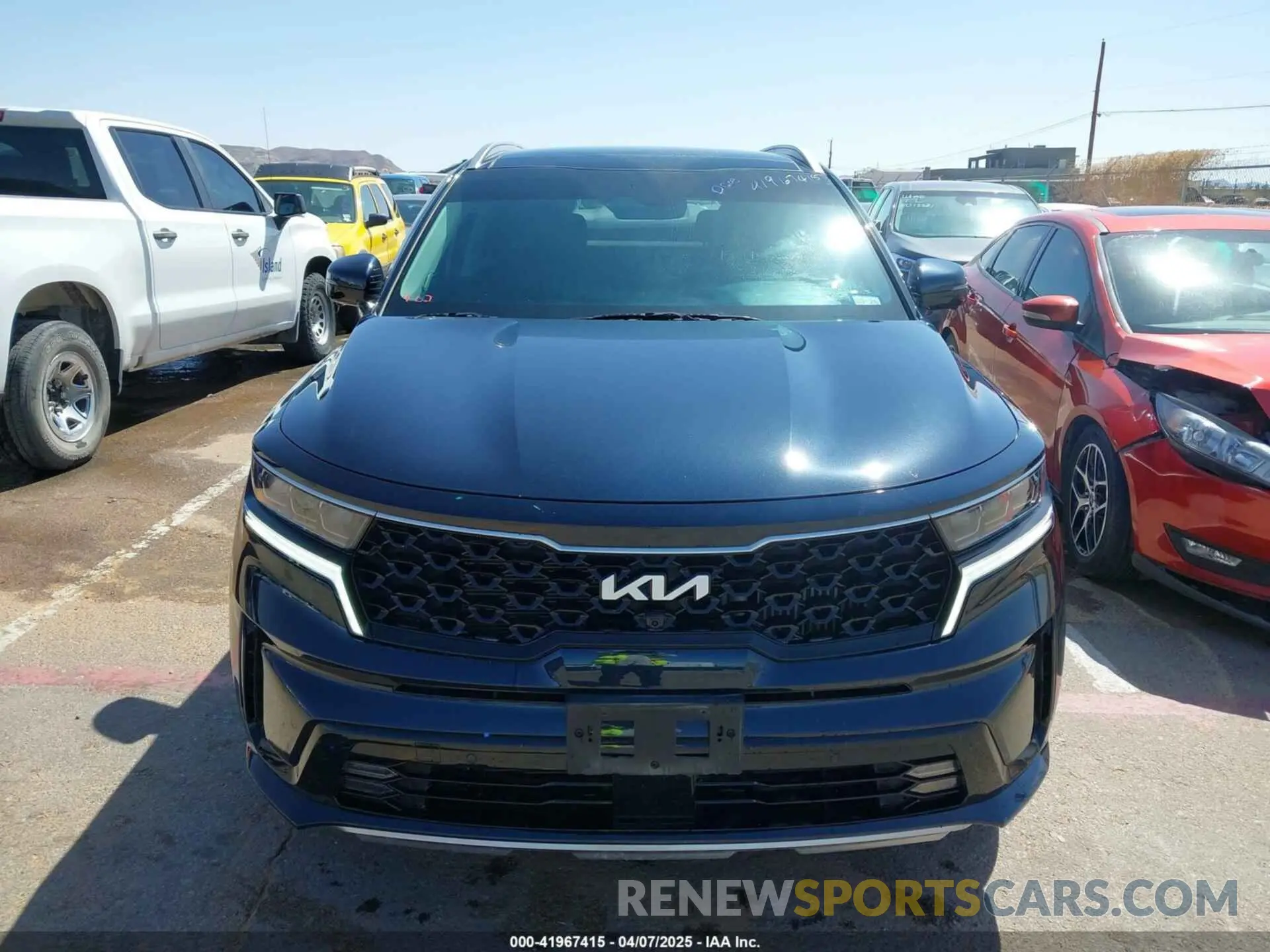 12 Photograph of a damaged car KNDRMDLH1R5260086 KIA SORENTO PLUG-IN HYBRID 2024
