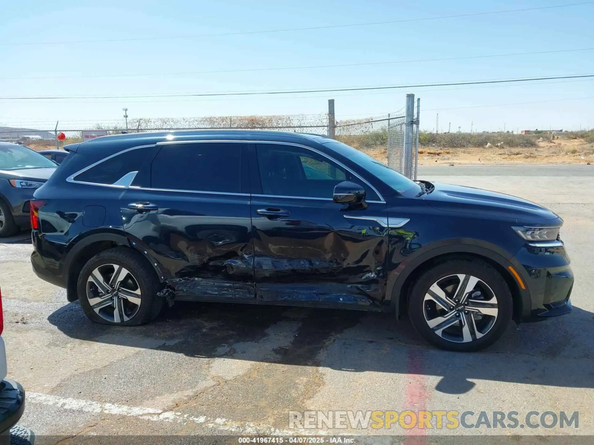 13 Photograph of a damaged car KNDRMDLH1R5260086 KIA SORENTO PLUG-IN HYBRID 2024
