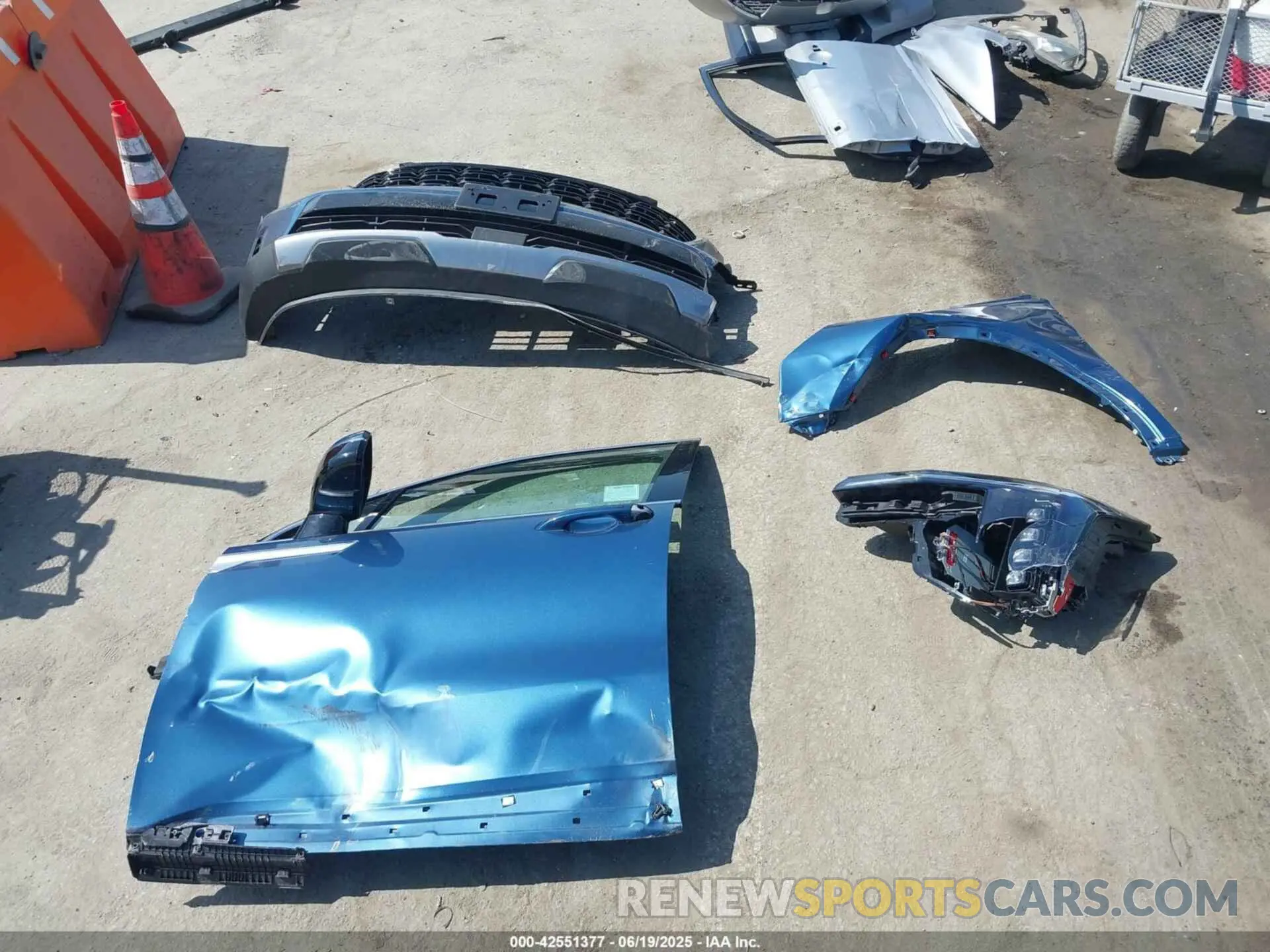 12 Photograph of a damaged car KNDRJDJH9S5301551 KIA SORENTO PLUG-IN HYBRID 2025