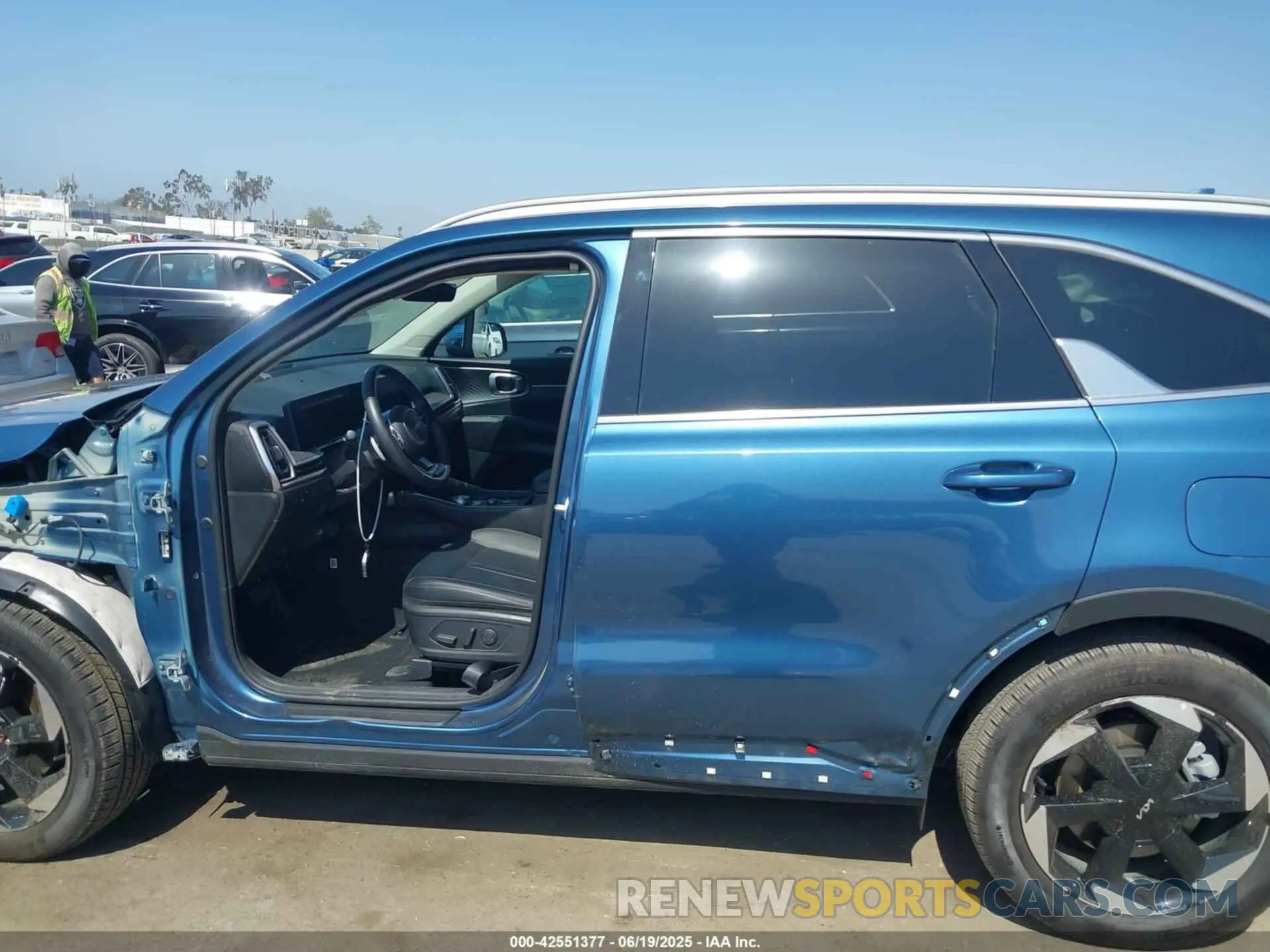 15 Photograph of a damaged car KNDRJDJH9S5301551 KIA SORENTO PLUG-IN HYBRID 2025