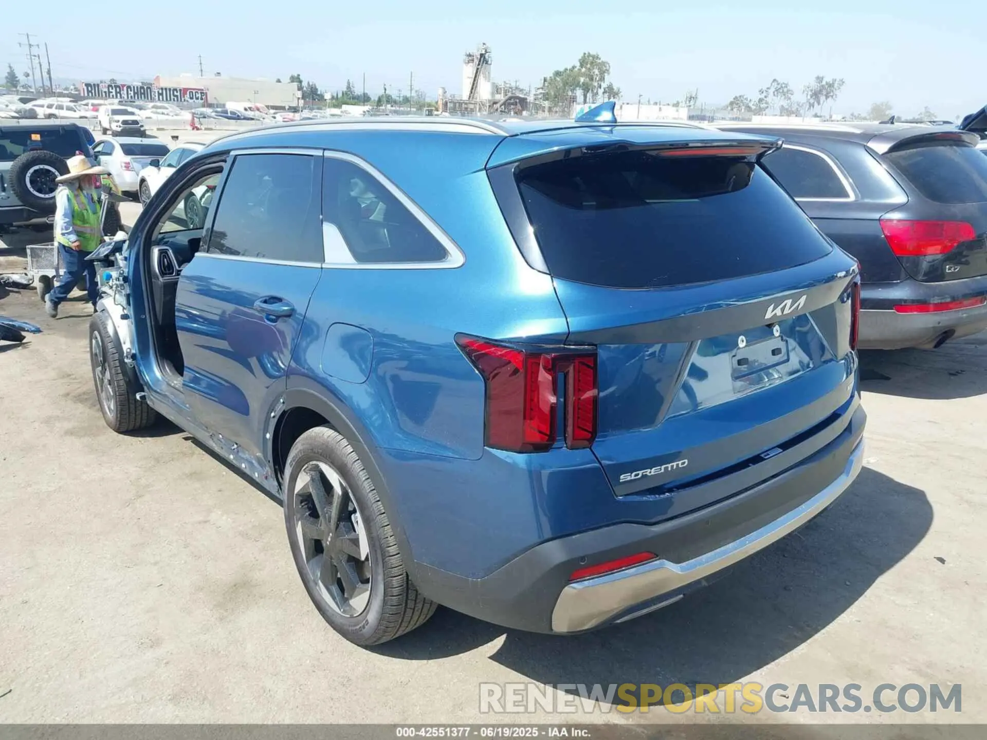 3 Photograph of a damaged car KNDRJDJH9S5301551 KIA SORENTO PLUG-IN HYBRID 2025
